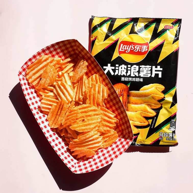 Lays Roasted Chicken Wing Potato Chips, 2.46oz -