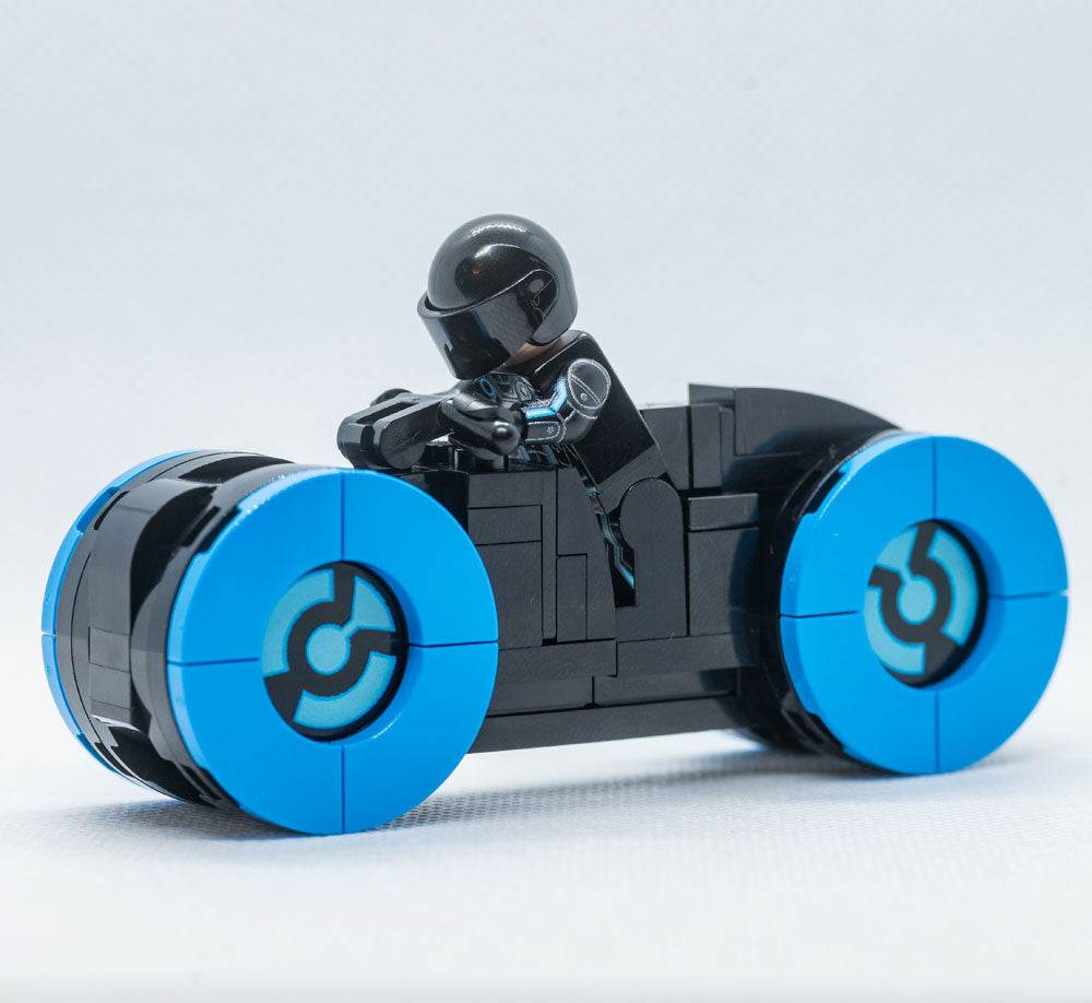 BLOK Lightcycle w/ Minifig -