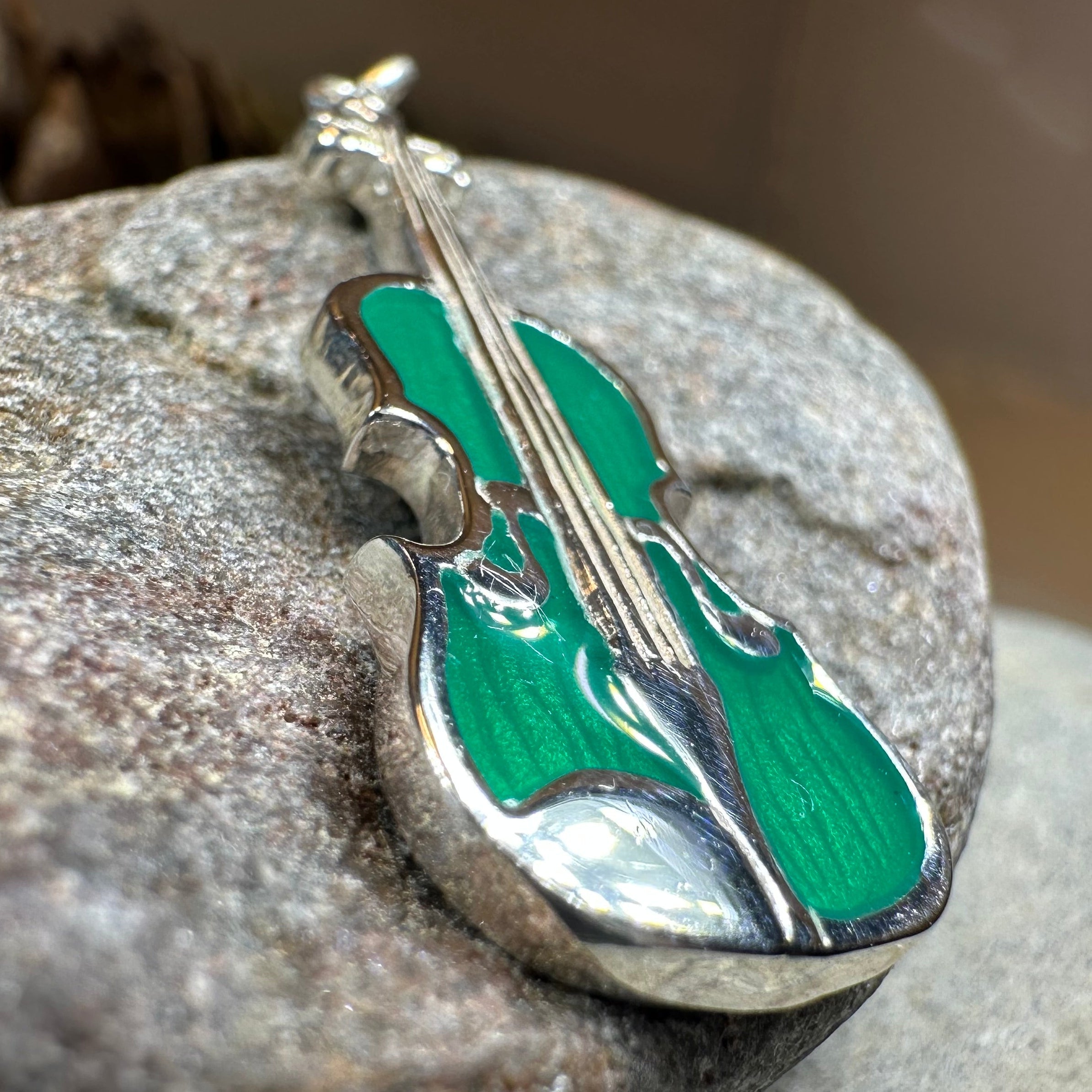 Realistic Fiddle Necklace