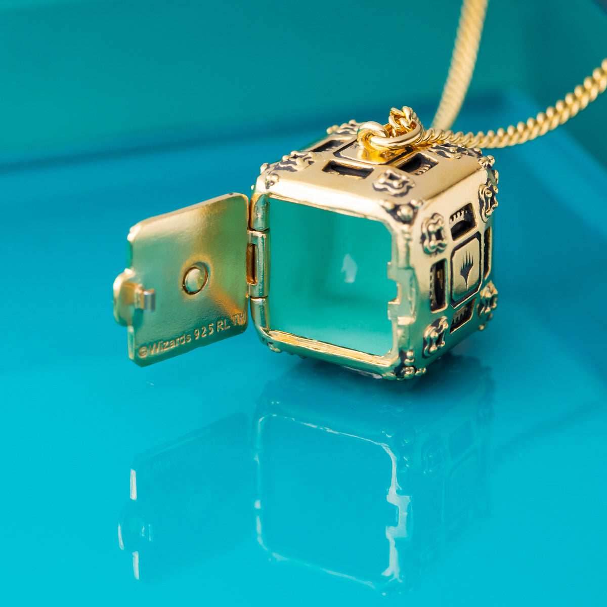 Magic: The Gathering X RockLove Mana Vault Necklace - 
