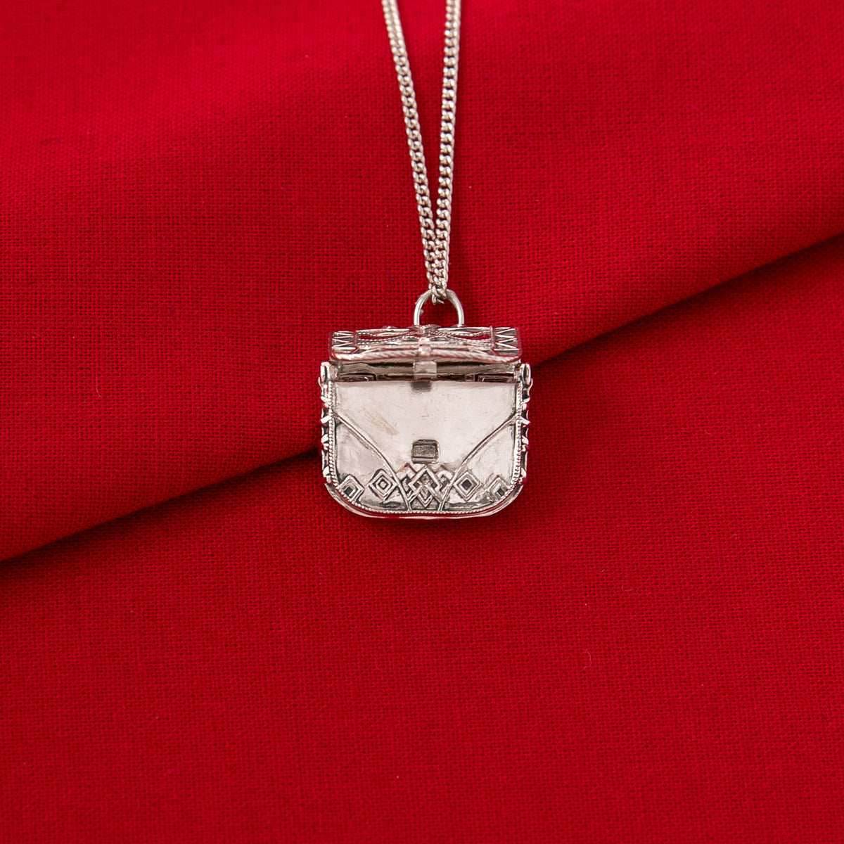 Dungeons and Dragons X RockLove Bag of Holding Necklace - 