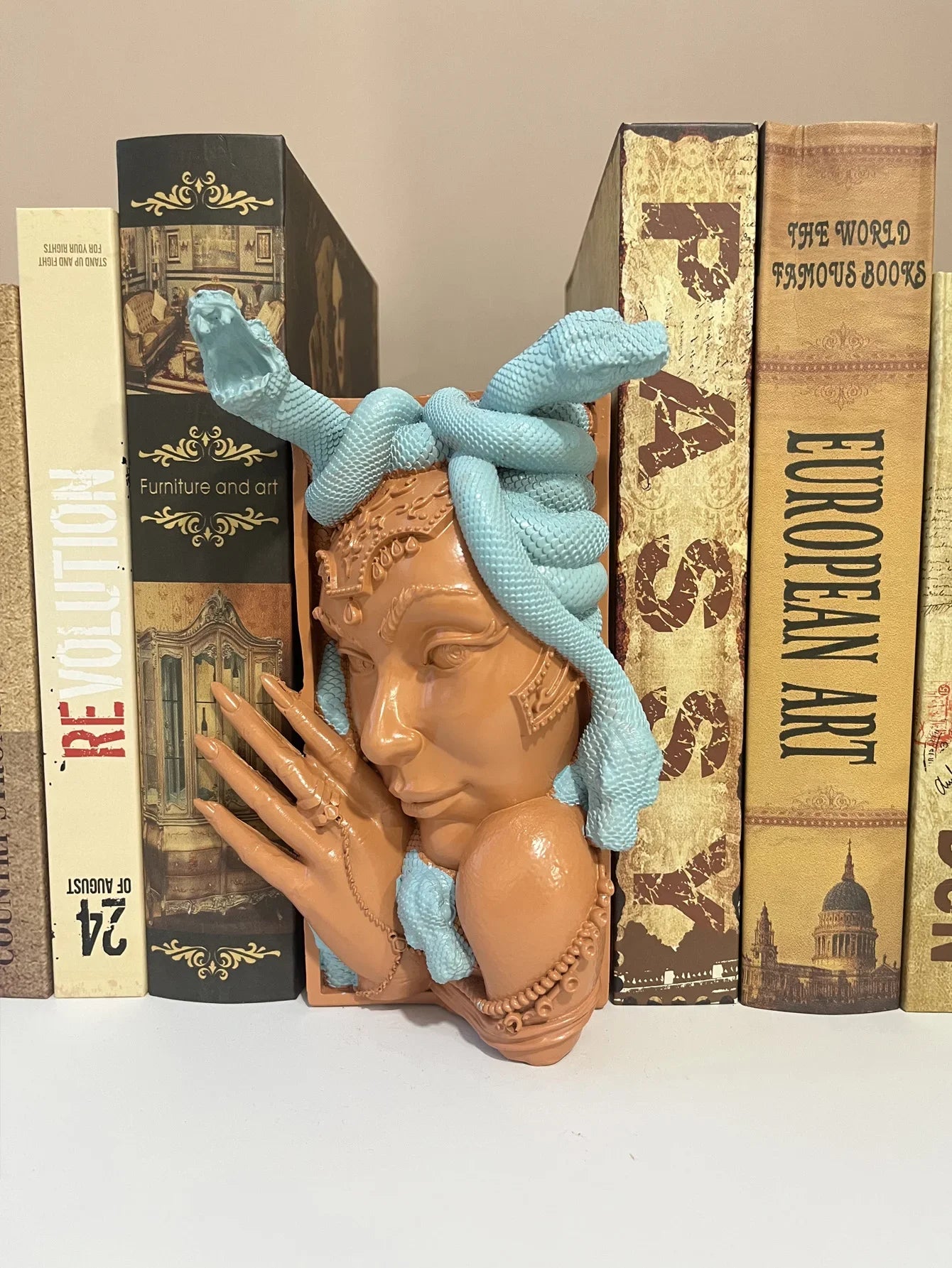 1pc Fantasy Bookshelf Decoration Medusa Book Corner Bookends-Book Lover's Gift-Desktop Decorative Ornament