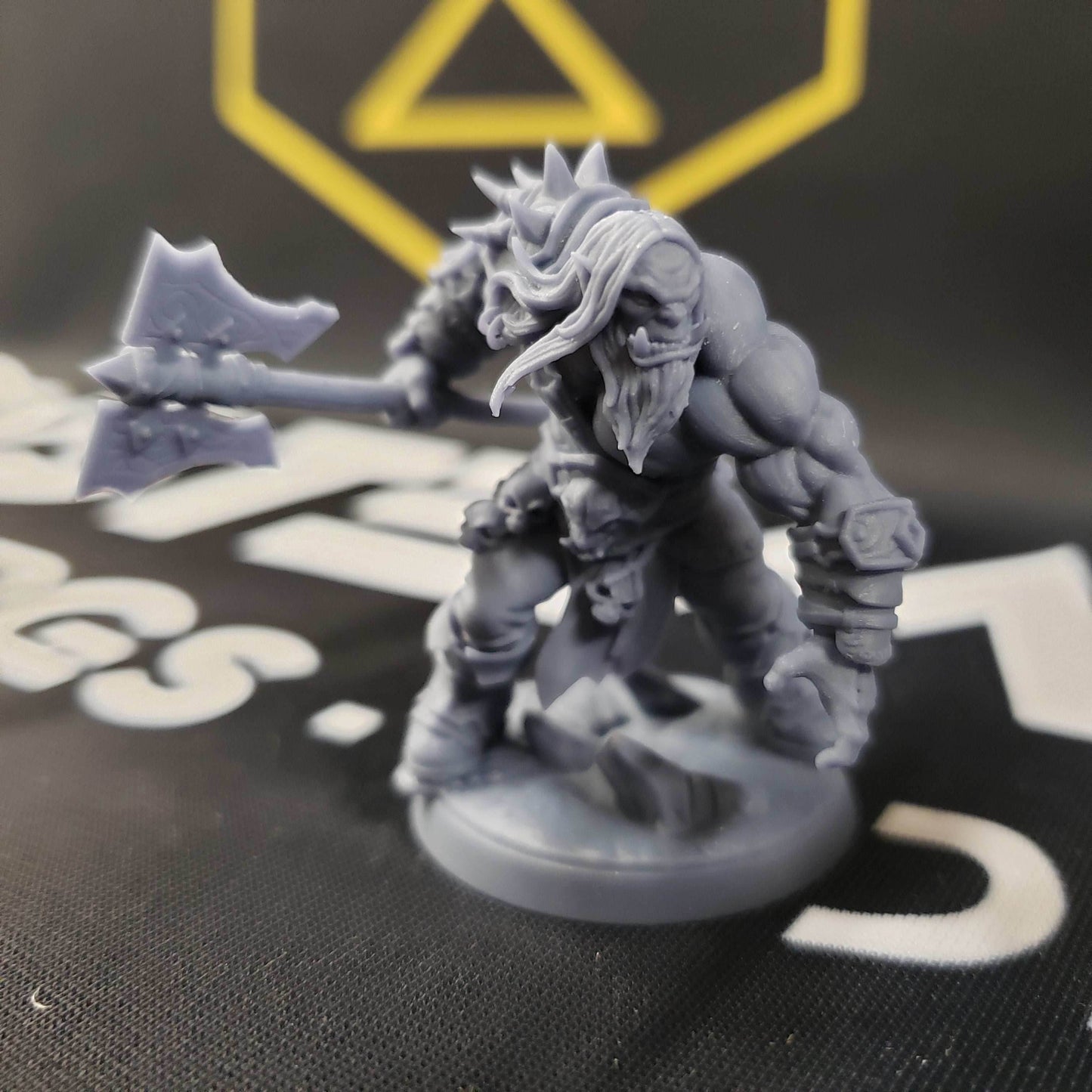 Blackcrag Mountain Orc - Sculpt Option A (Male Orc Barbarian) - With Hair / Empty / Sword