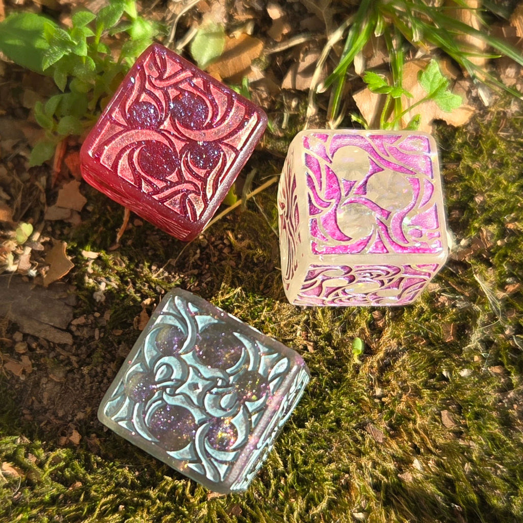 'Making Waves' Handpainted Handmade Colorshifting Resin Pipped Oversized D6 Polyhedral Gaming Dice