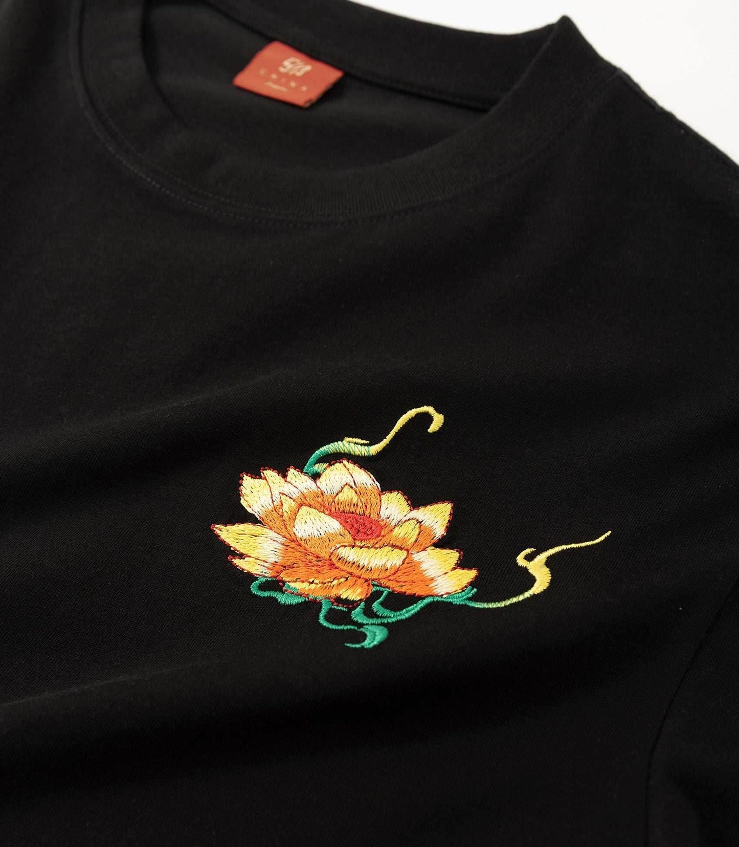 KH759 Emerald Kirin Embroidery Tee - White / S