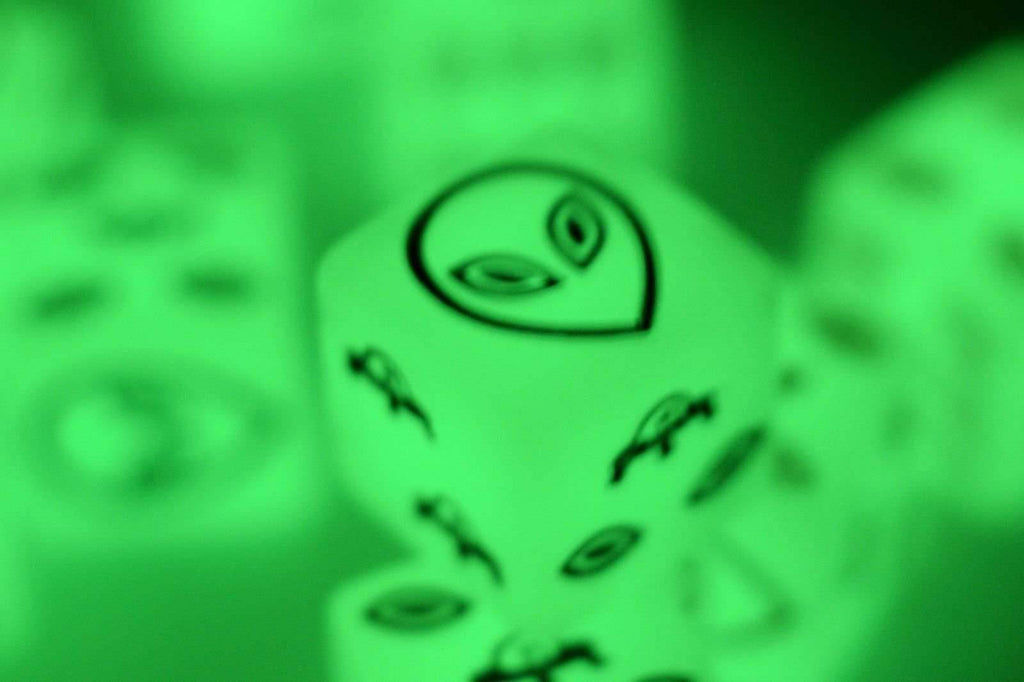 NEW Green Dice with Red Aliens GLOWS Dice Set 6 Sided Bunco RPG D6 16mm Roll - 1