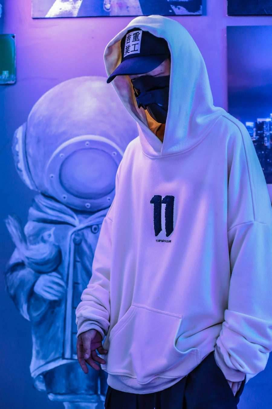 11 Movement Hoodie - Off White / M