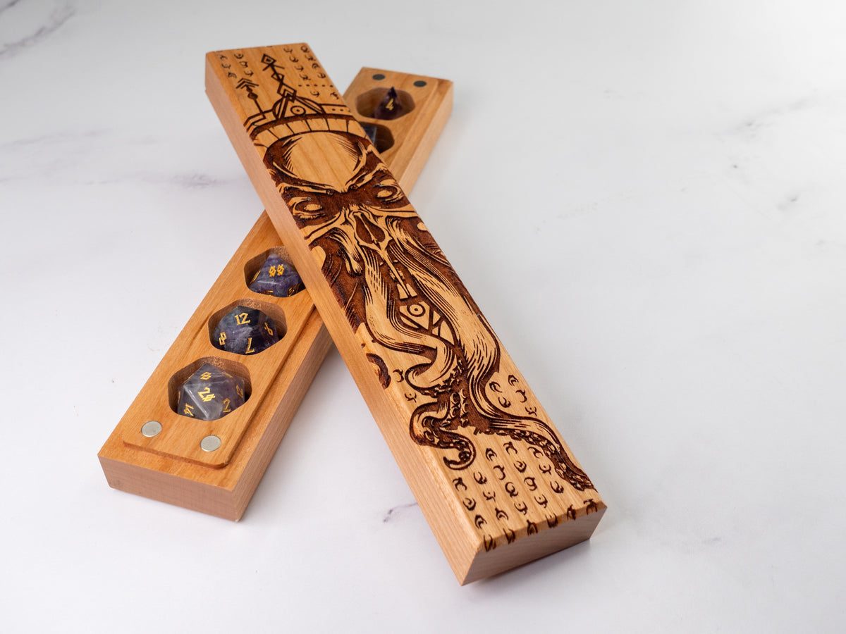 Cthulhu Rising | Engraved Council of 7 Dice Vault
