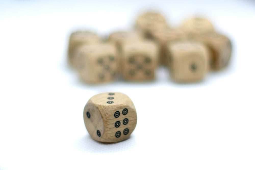 Birds-Eye Wooden 16mm d6 Dice w/ Black Dots Rounded Corners (sold per die) - Wood Dice - 