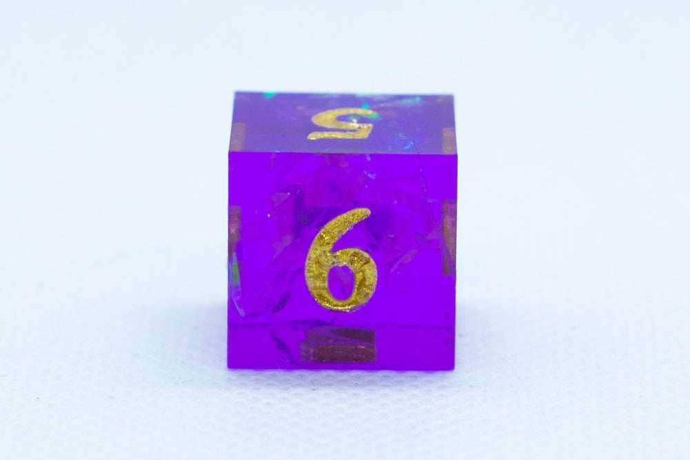 Pinnacle of Purple Sharp Edge Resin d6 / d20-Dice (Purple w/ Gold Numbers) - d6 IMPERFECT