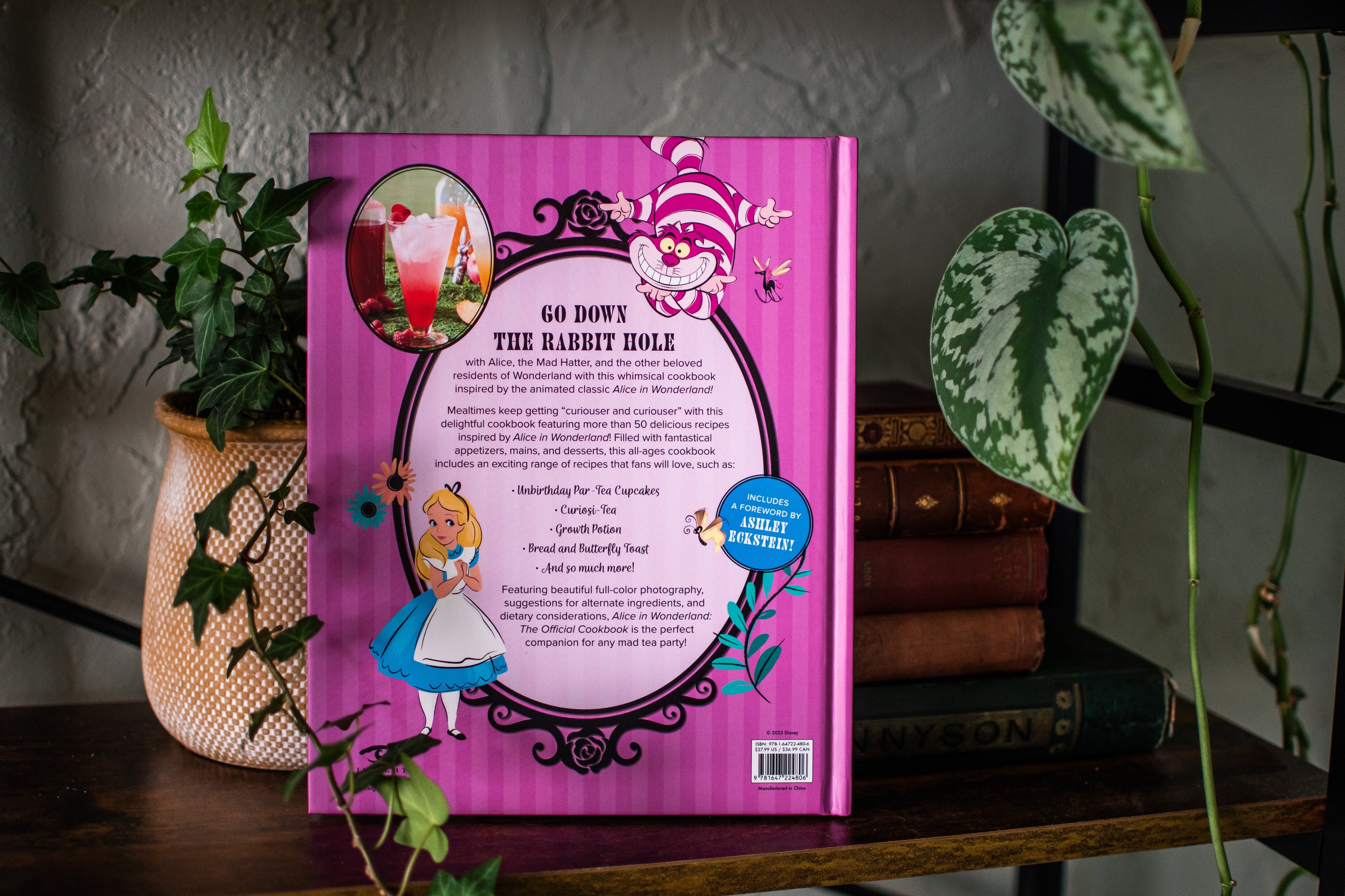 Alice in Wonderland: The Official Cookbook (Disney)