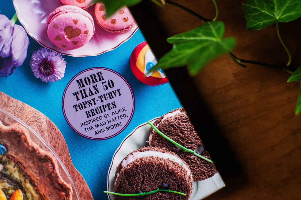 Alice in Wonderland: The Official Cookbook (Disney)