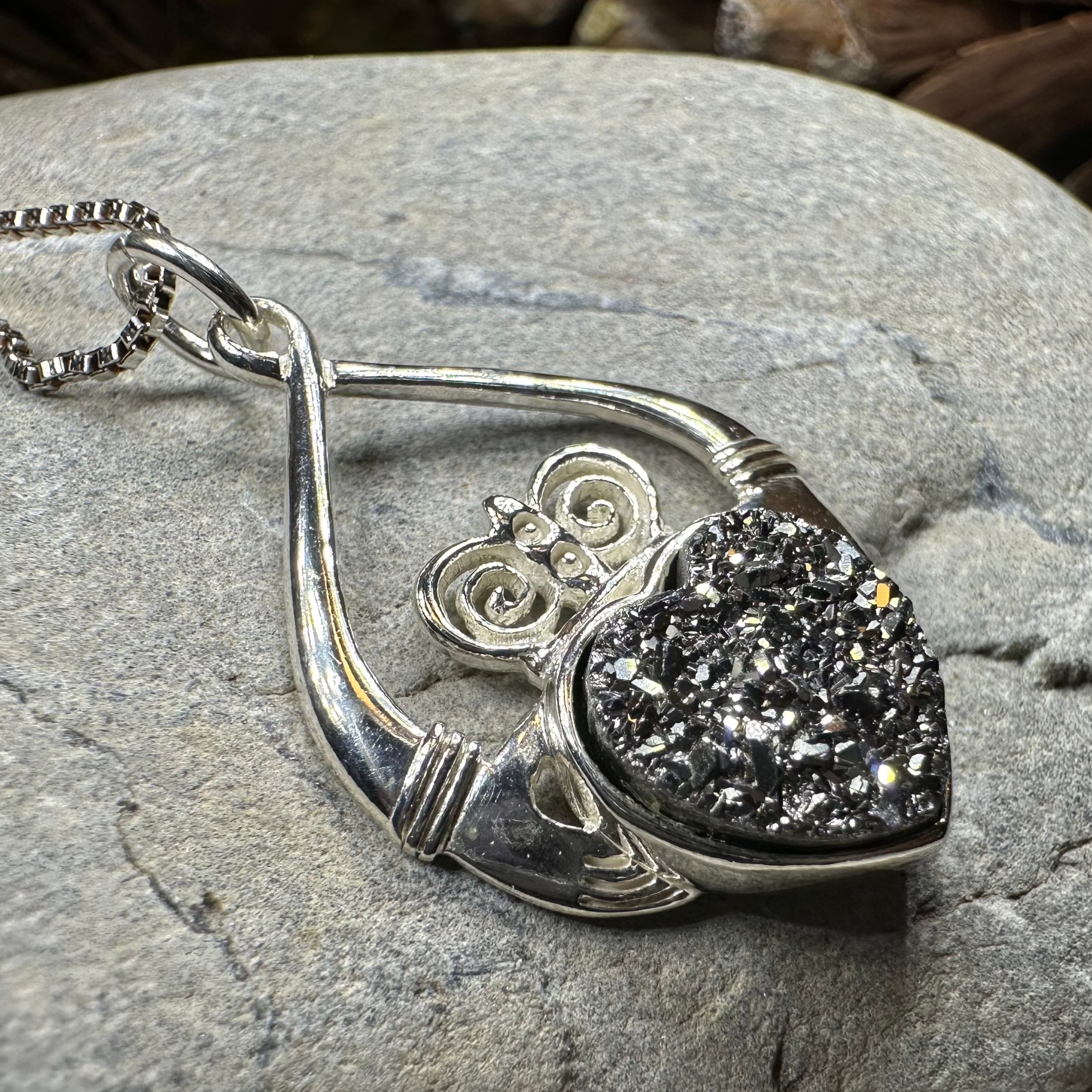 Juliet Claddagh Necklace