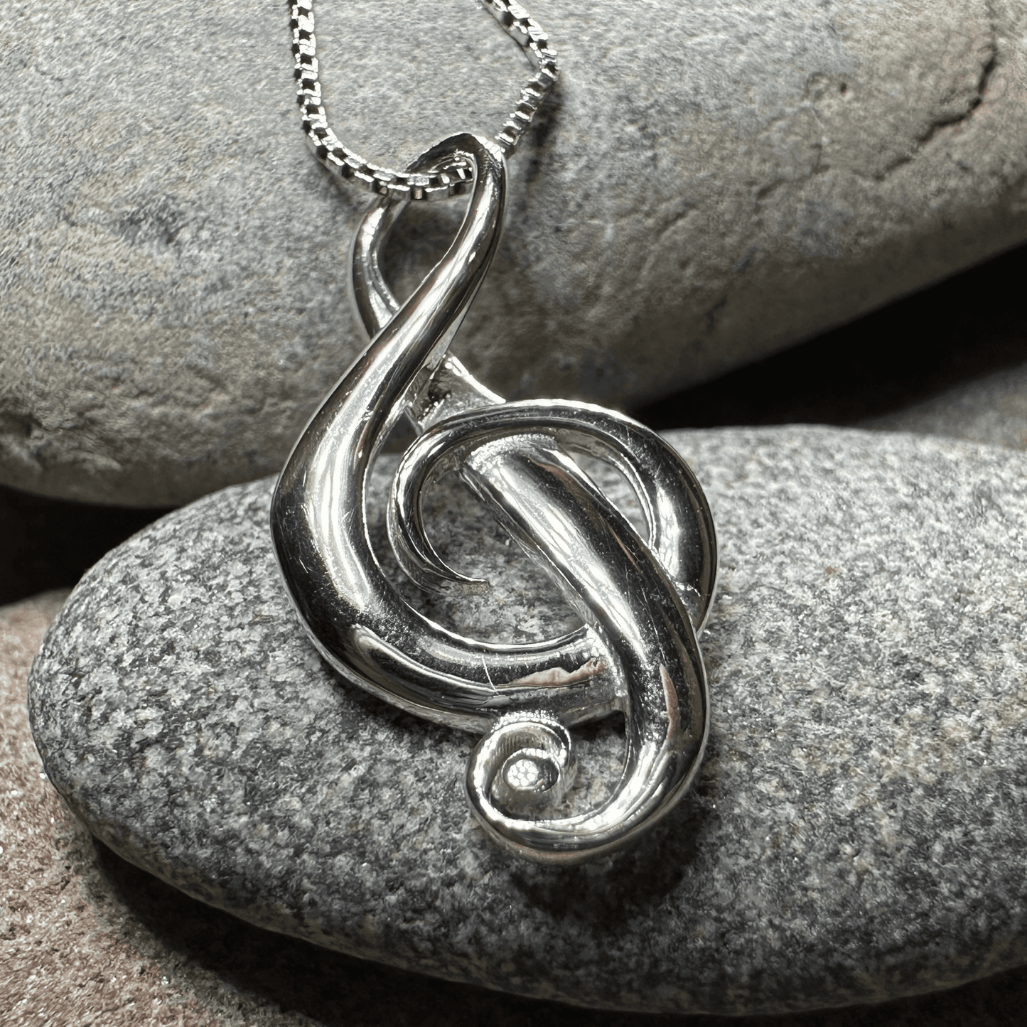 Elegant Music Necklace - 18