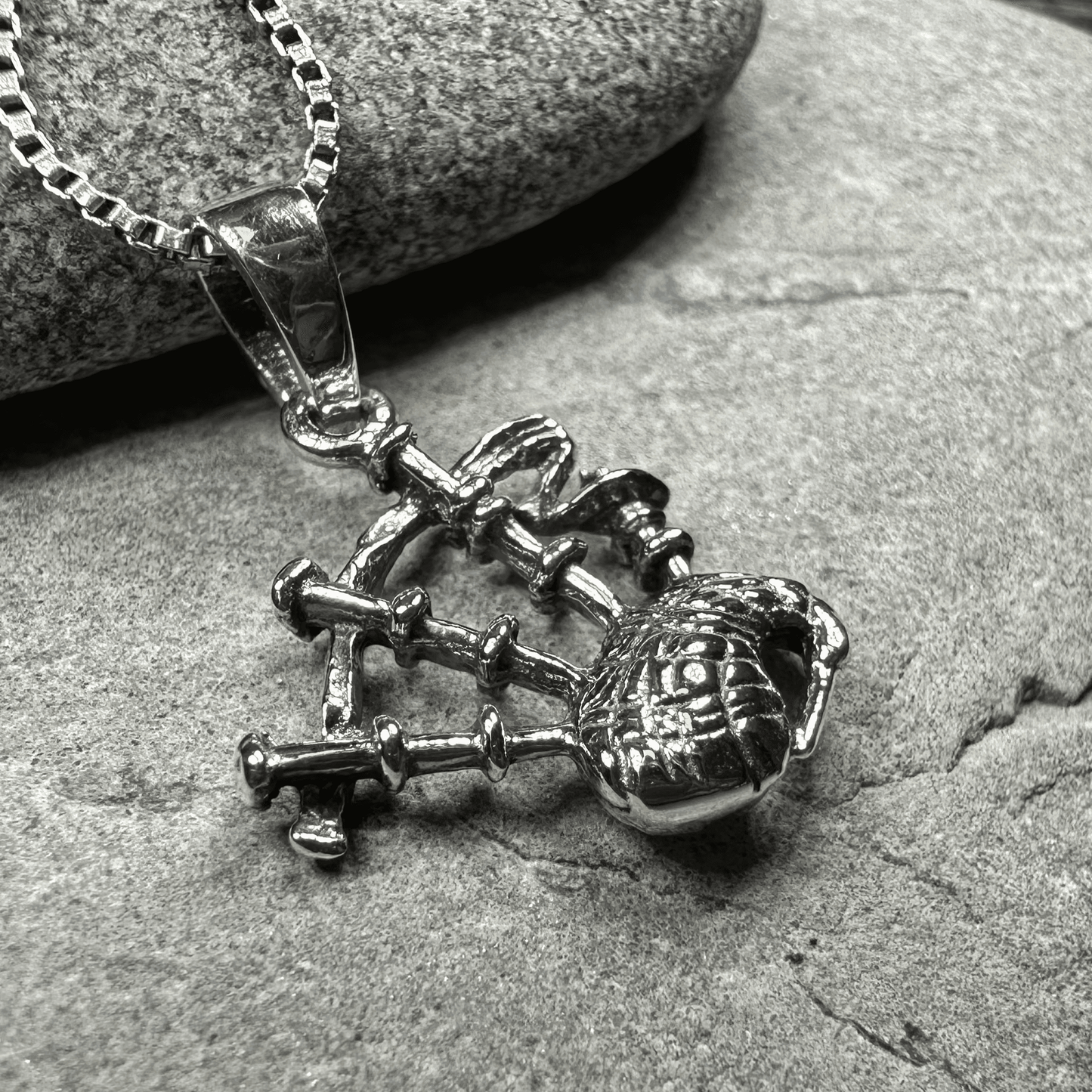 Tartan Bagpipes Necklace - 18