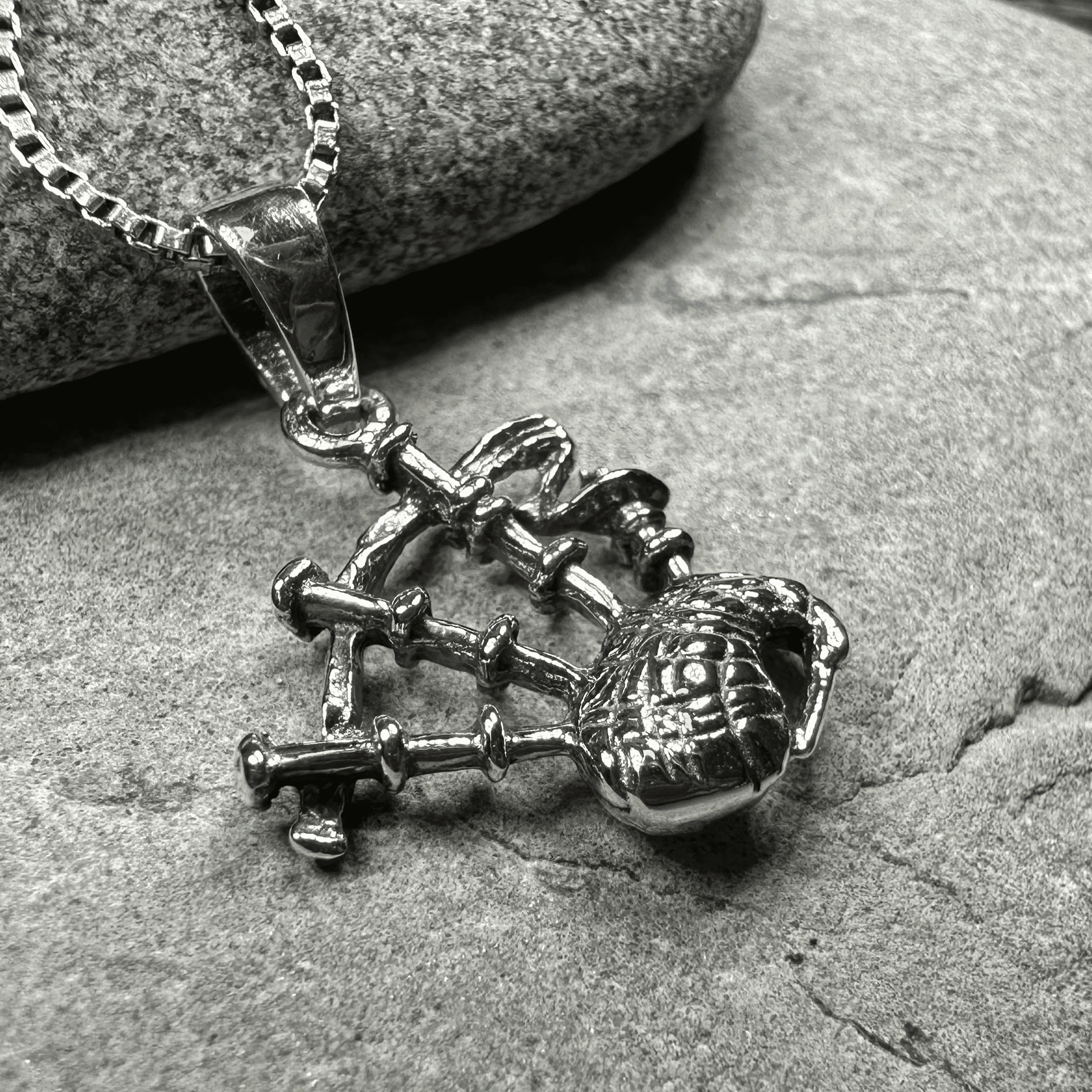 Tartan Bagpipes Necklace - 18