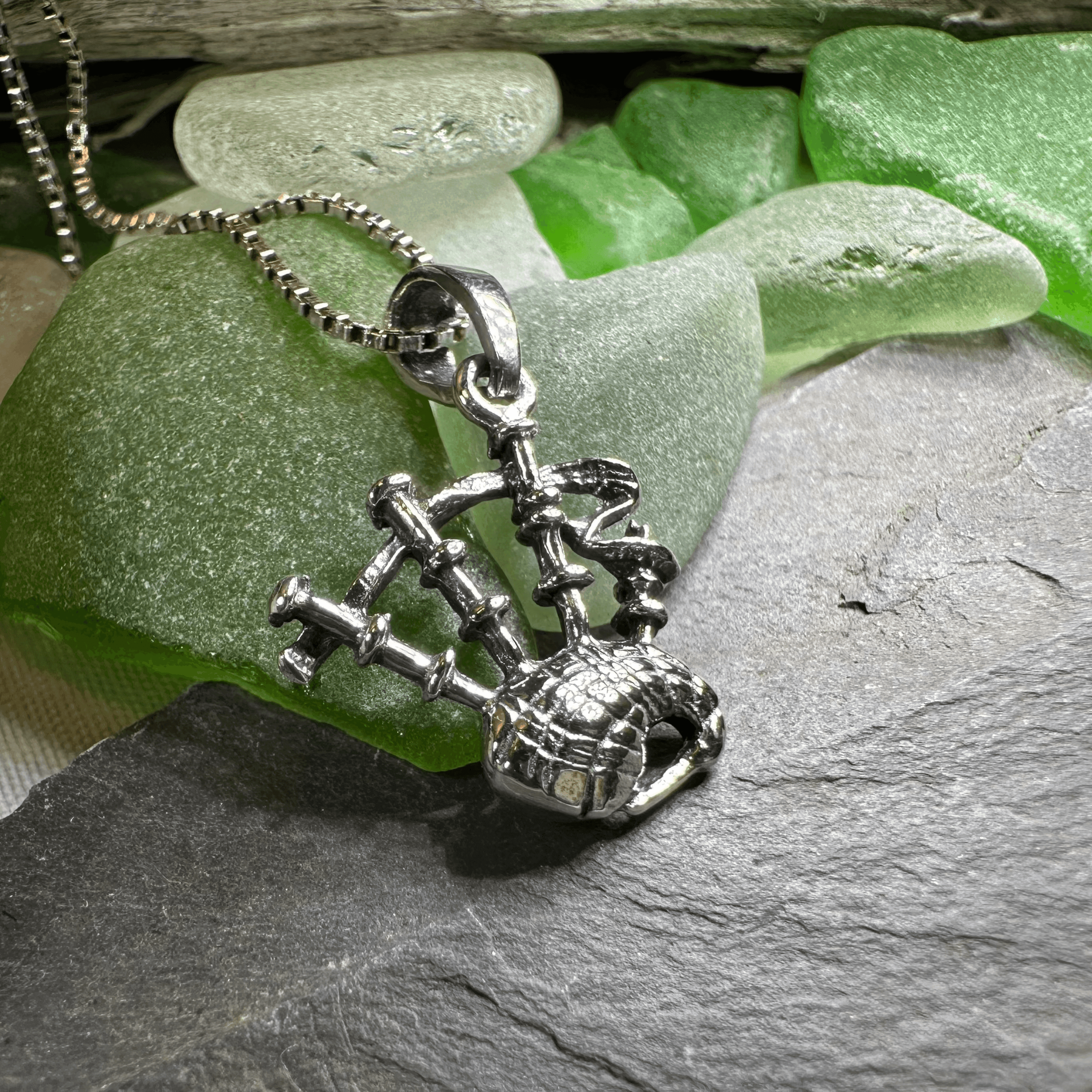 Tartan Bagpipes Necklace - 18