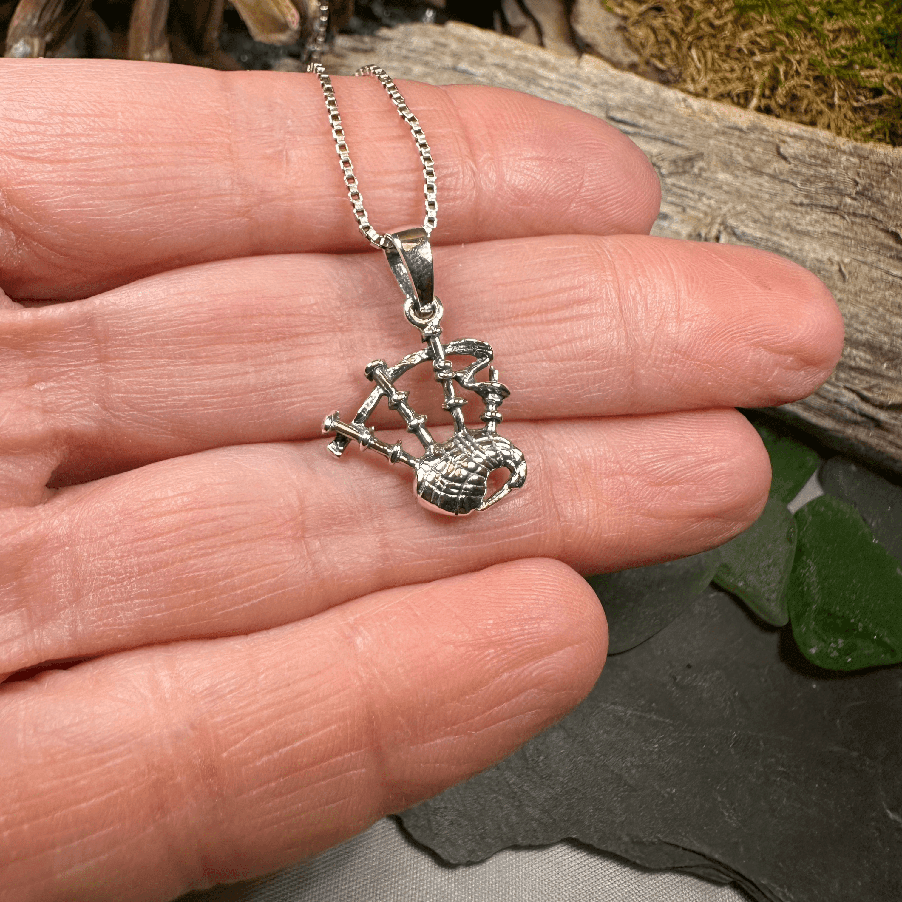 Tartan Bagpipes Necklace - 18