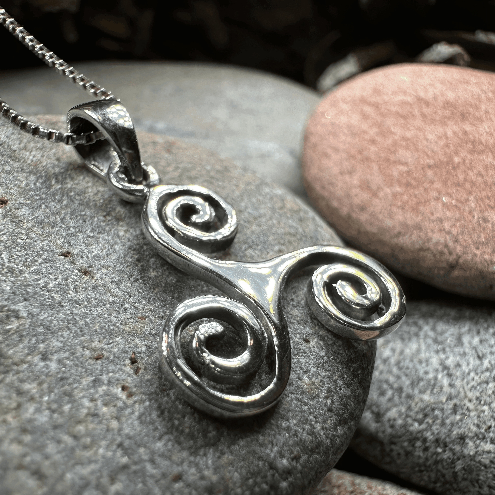 Arwyn Celtic Spiral Necklace - 18