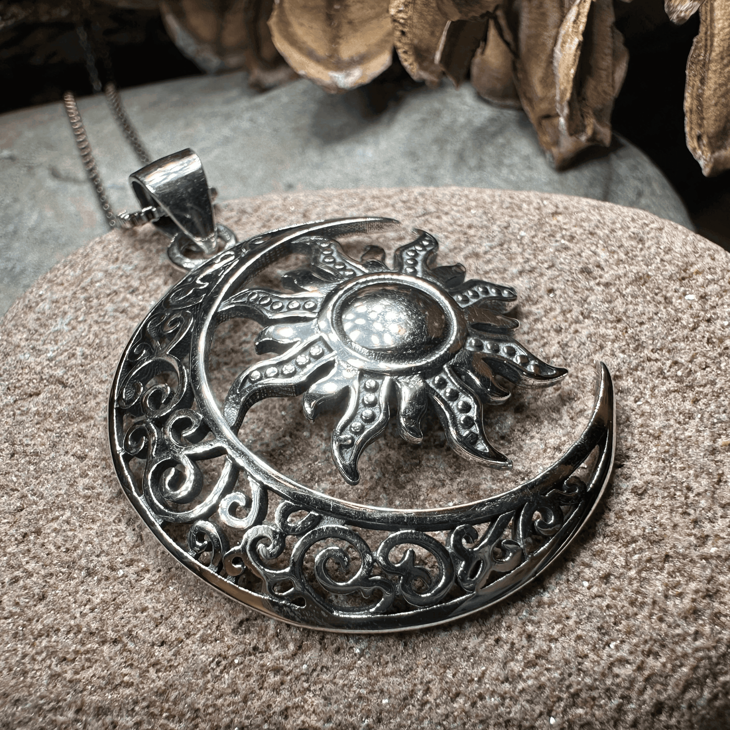 Luan Moon Necklace - 18