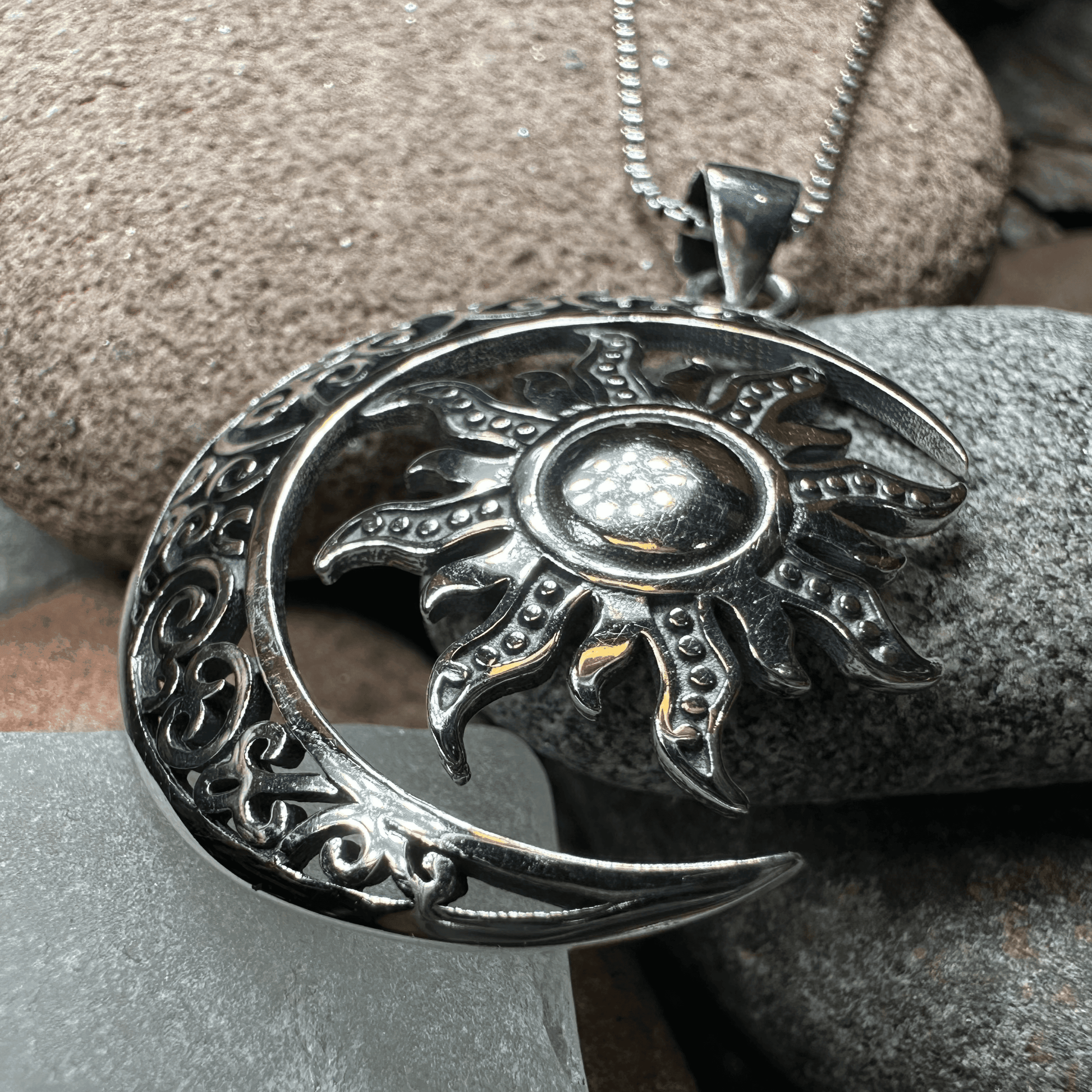 Luan Moon Necklace - 18