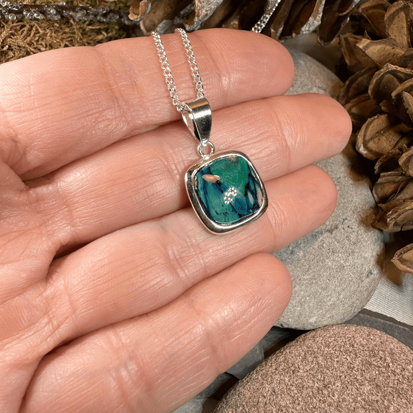 Mira Heathergems Celtic Necklace - Red/Green/Gold