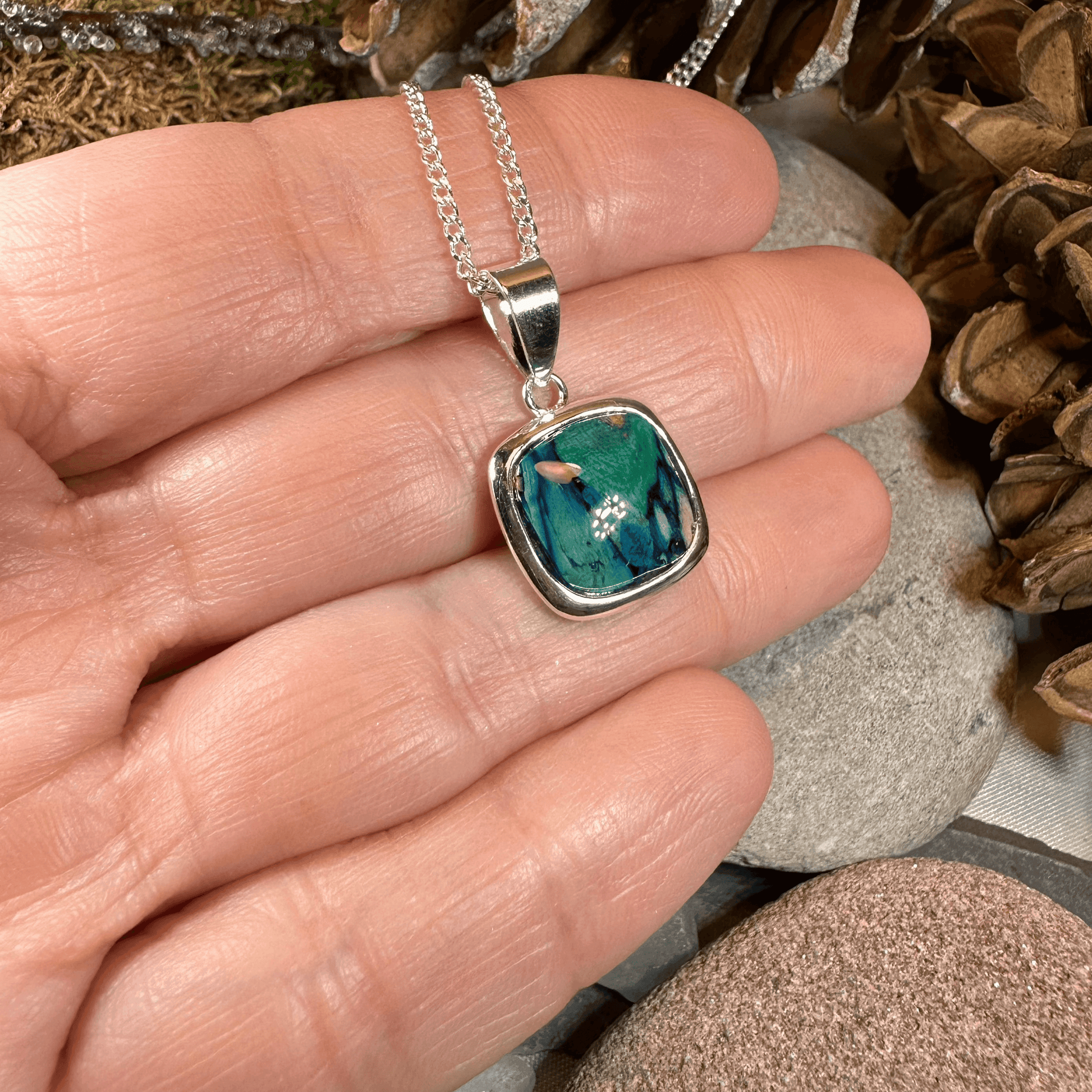 Mira Heathergems Celtic Necklace - Red/Green/Gold
