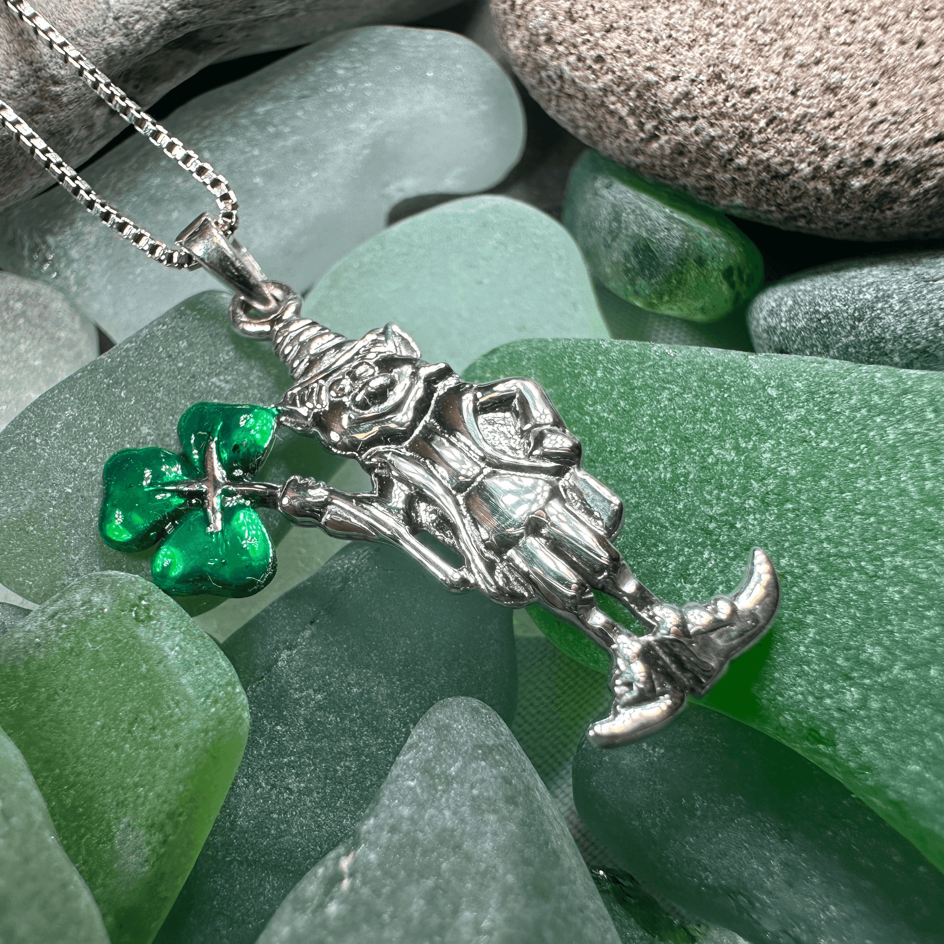 Celtic Leprechaun Shamrock Necklace - 18