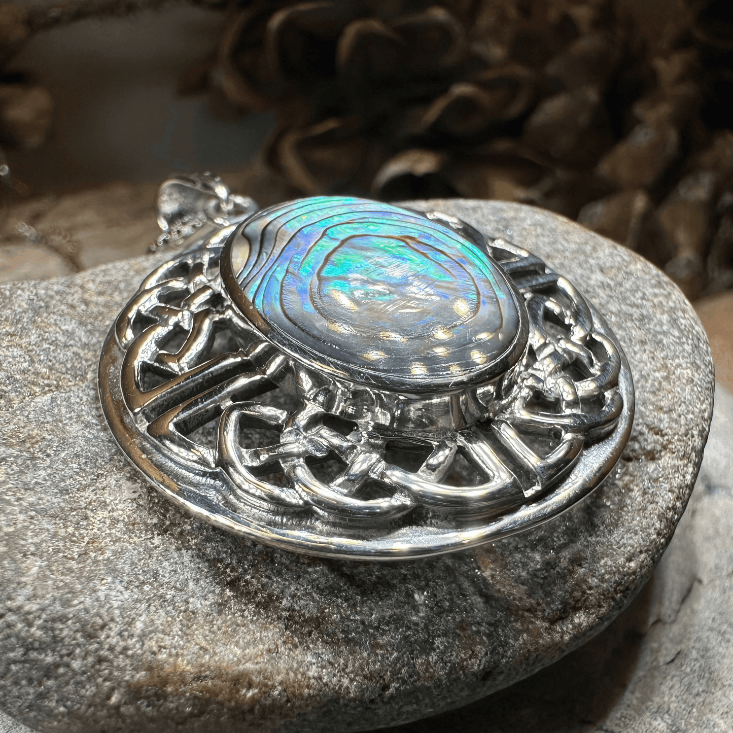 Mariot Celtic Knot Necklace - Abalone Shell / 18