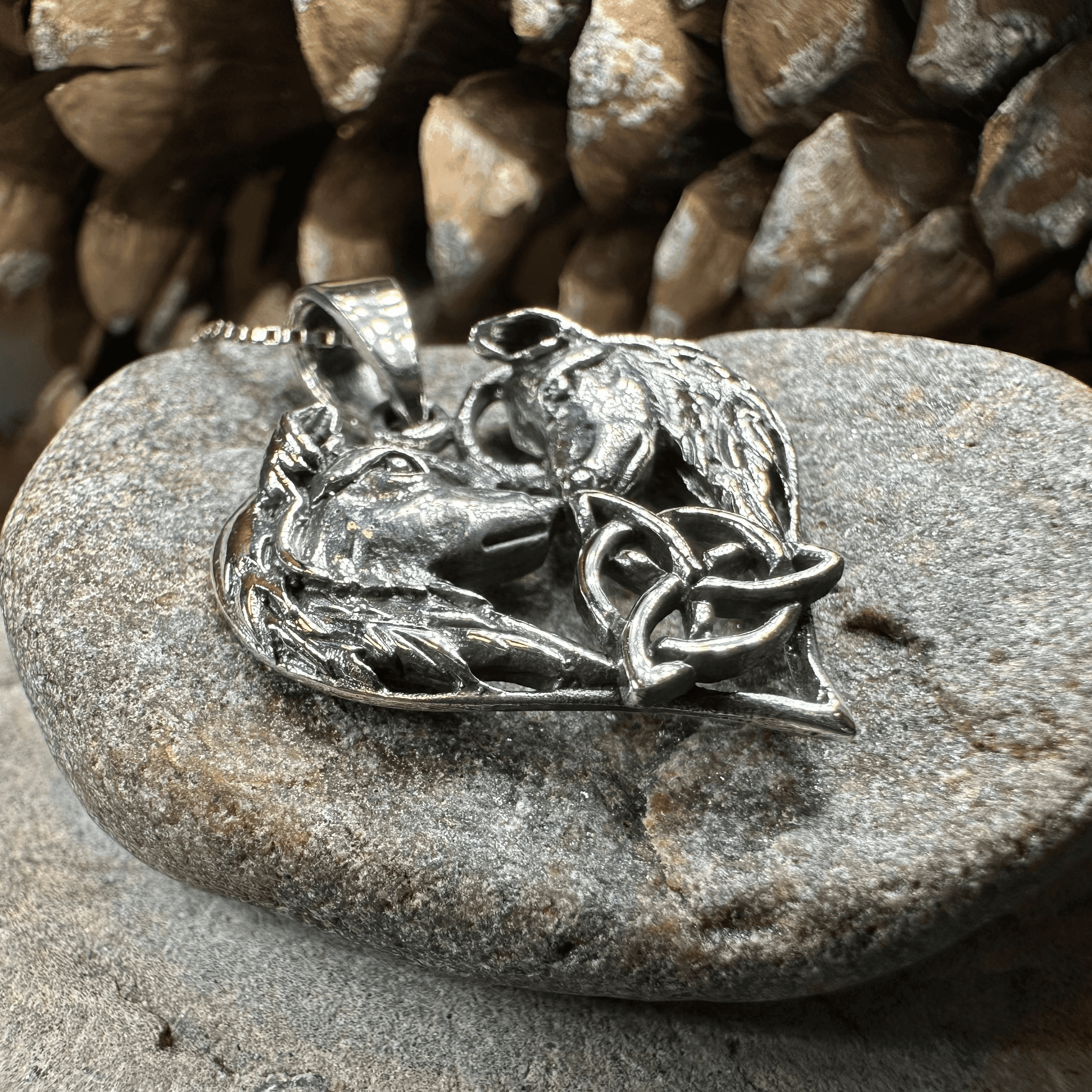 Wolf Lovers Necklace - 18