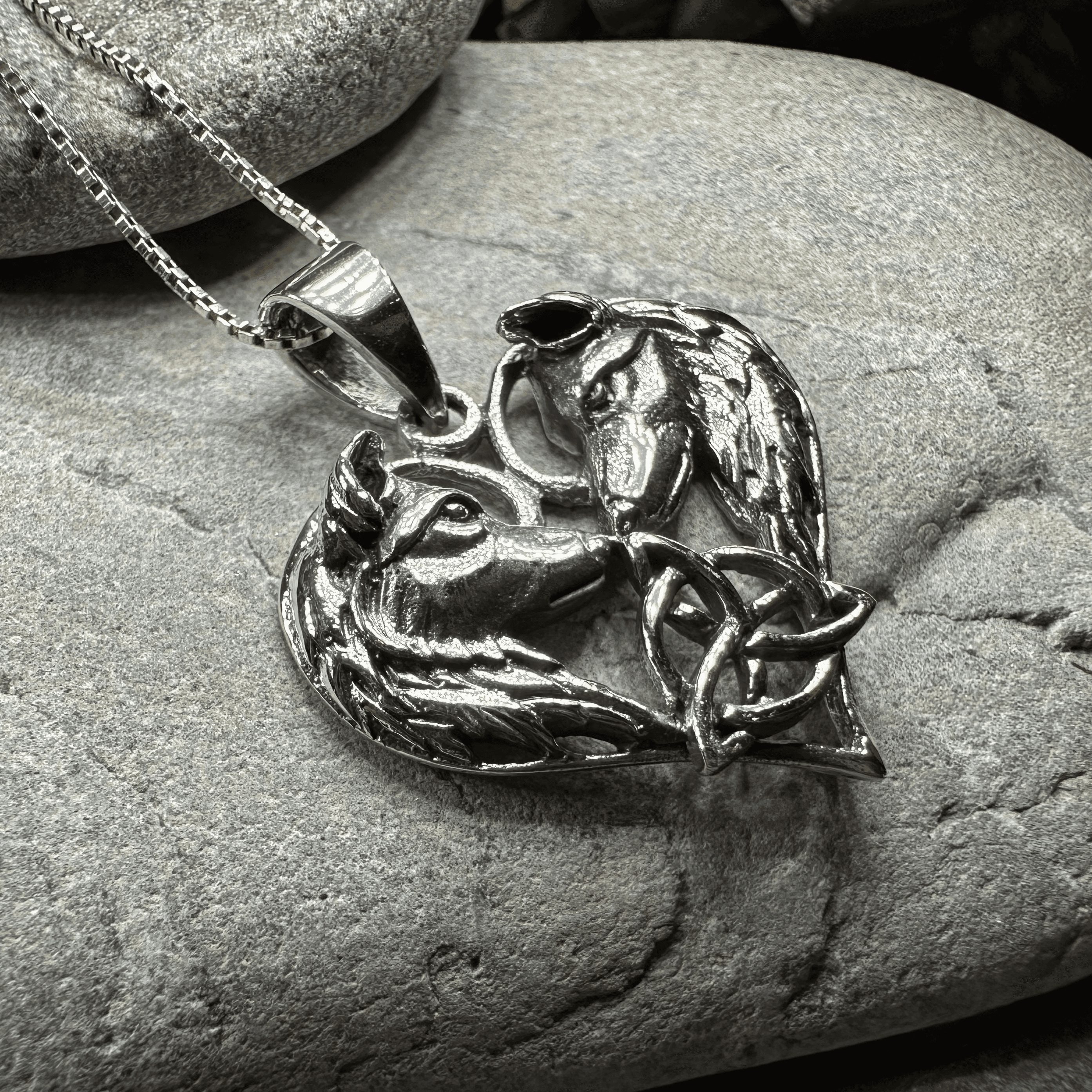 Wolf Lovers Necklace - 18