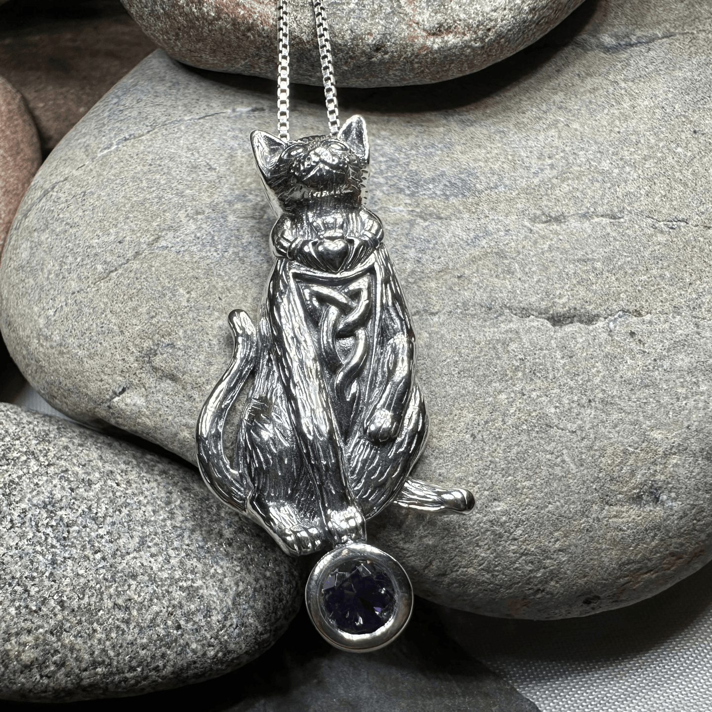 Playful Cat Necklace - Emerald Crystal / 18