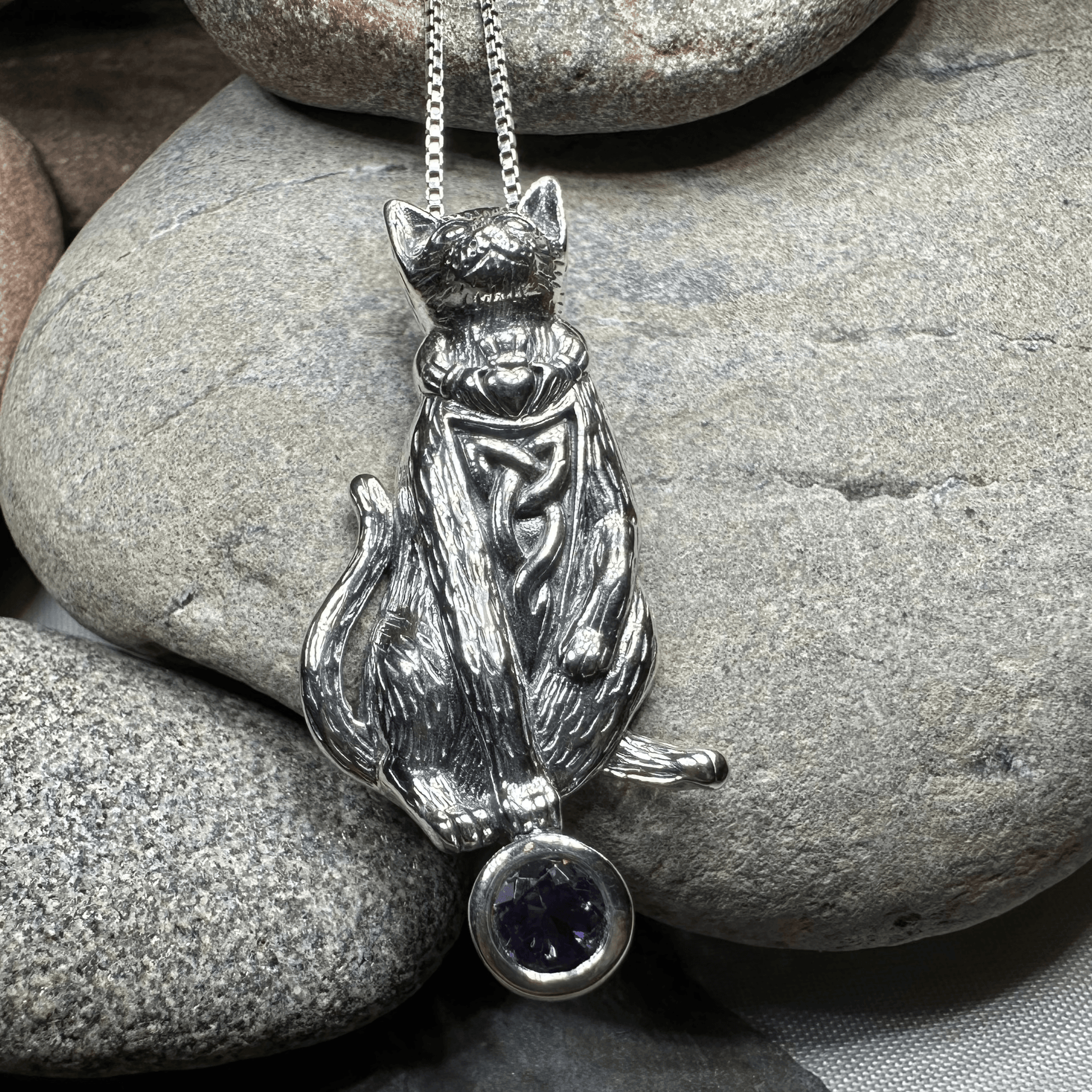 Playful Cat Necklace - Emerald Crystal / 18