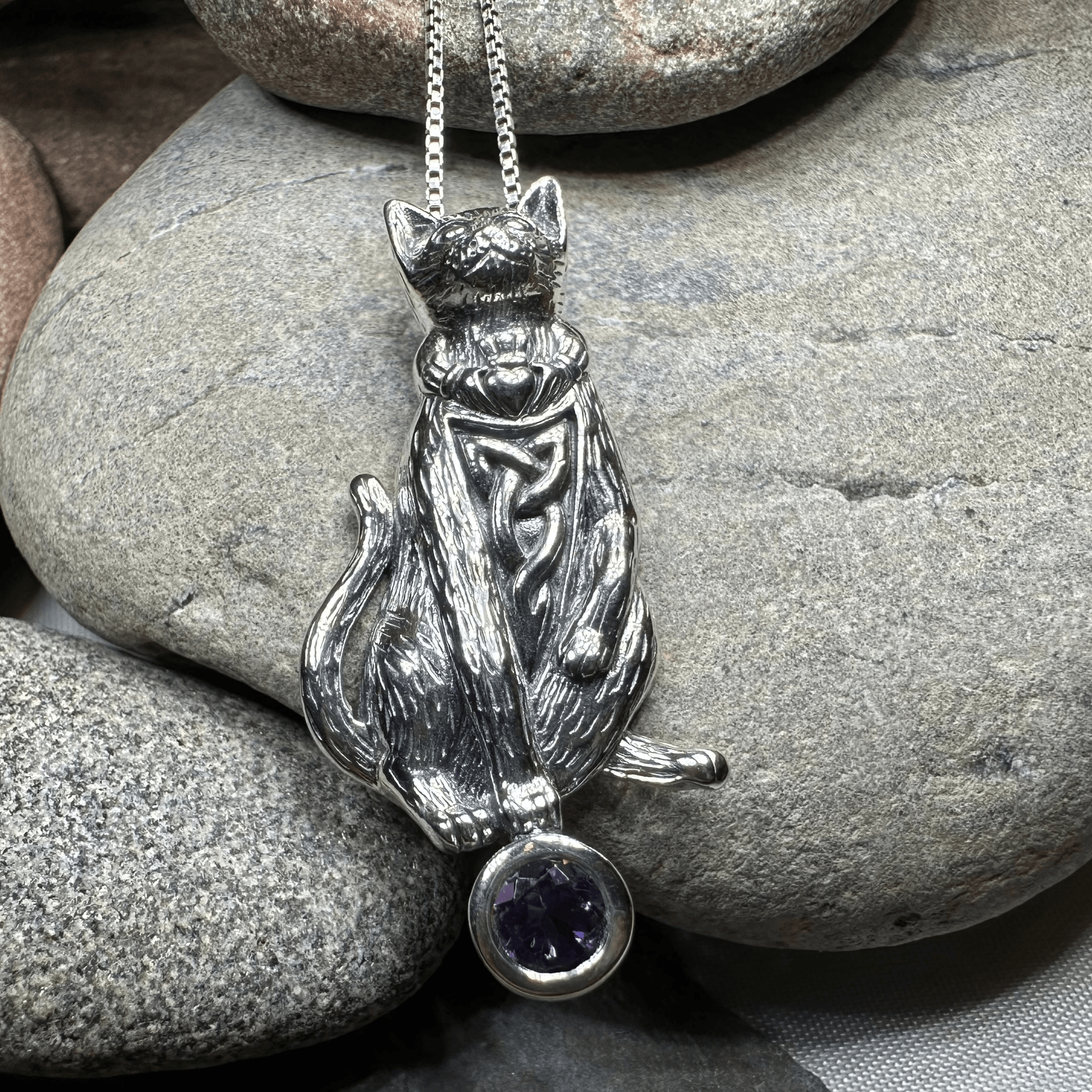 Playful Cat Necklace - Emerald Crystal / 18