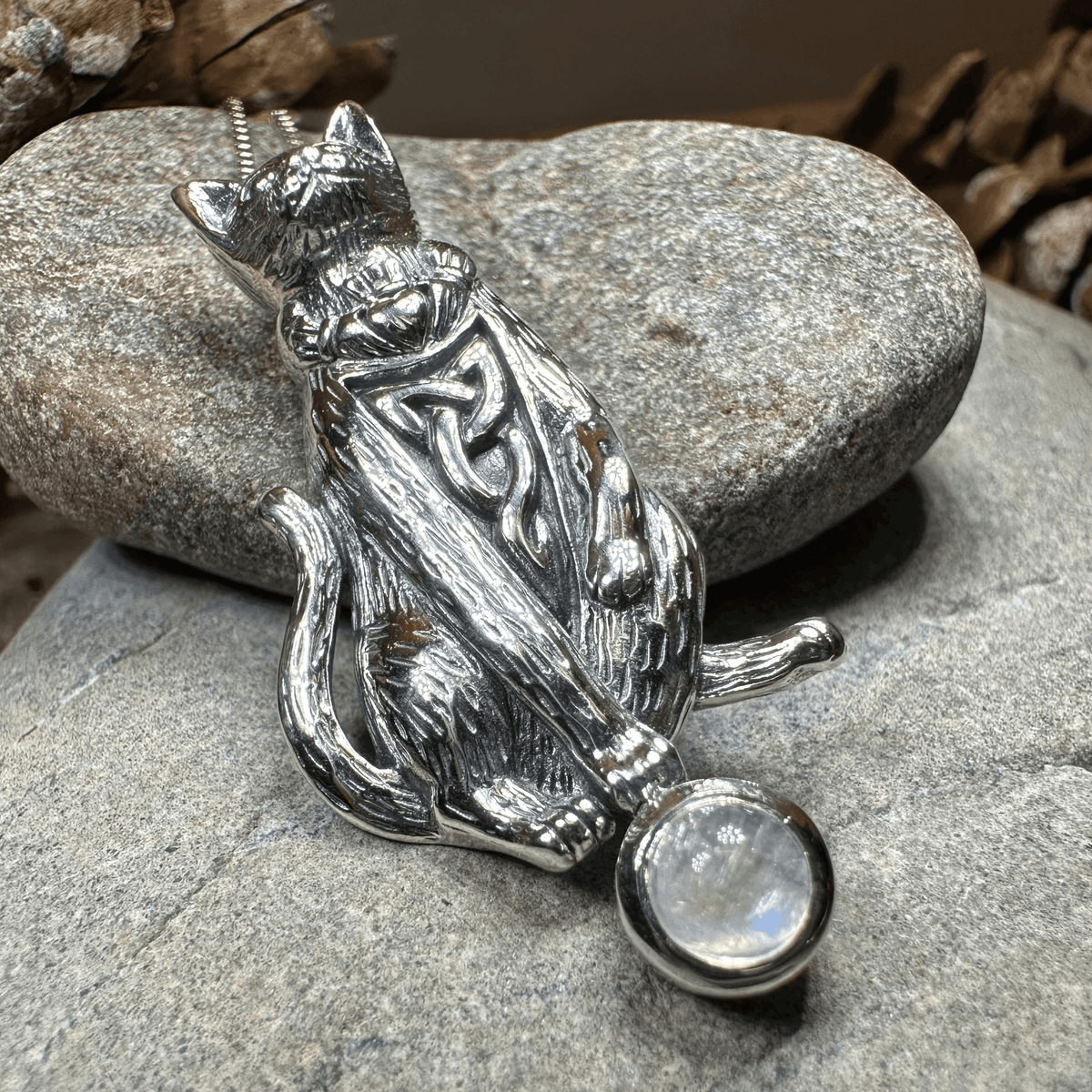 Playful Cat Necklace - Emerald Crystal / 18