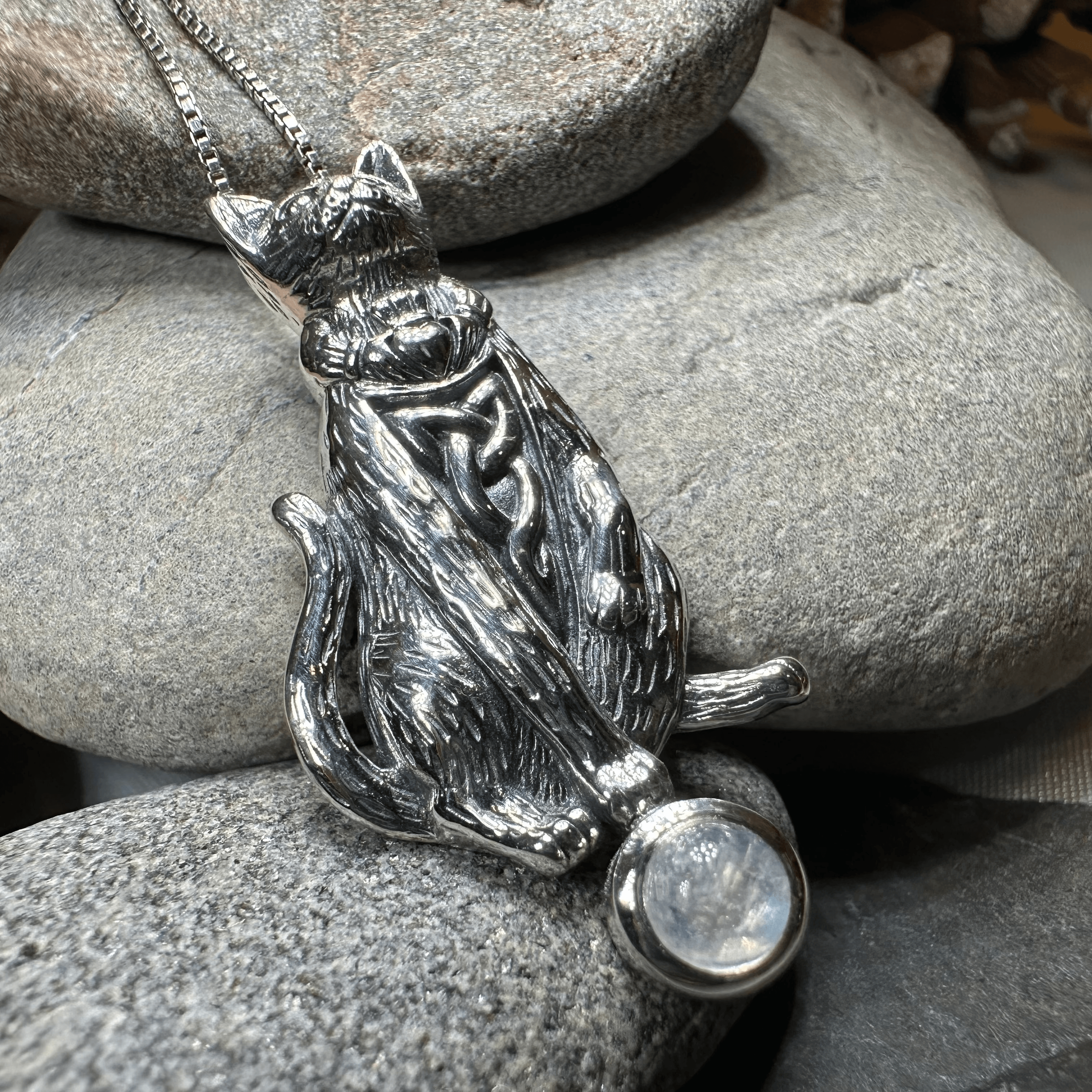 Playful Cat Necklace - Emerald Crystal / 18