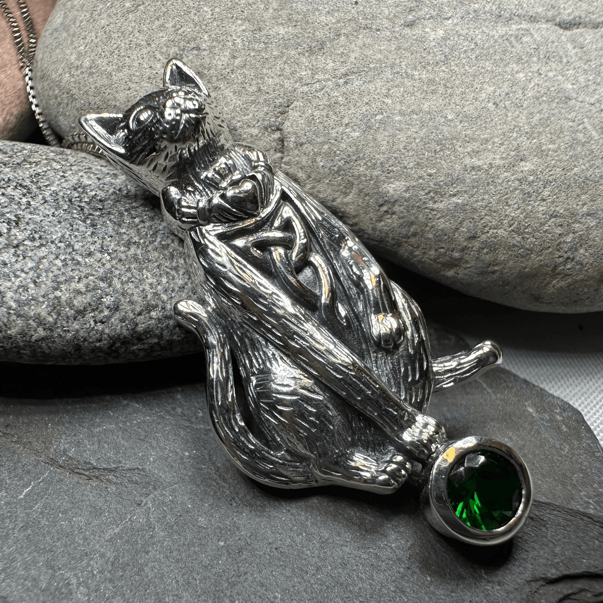 Playful Cat Necklace - Emerald Crystal / 18