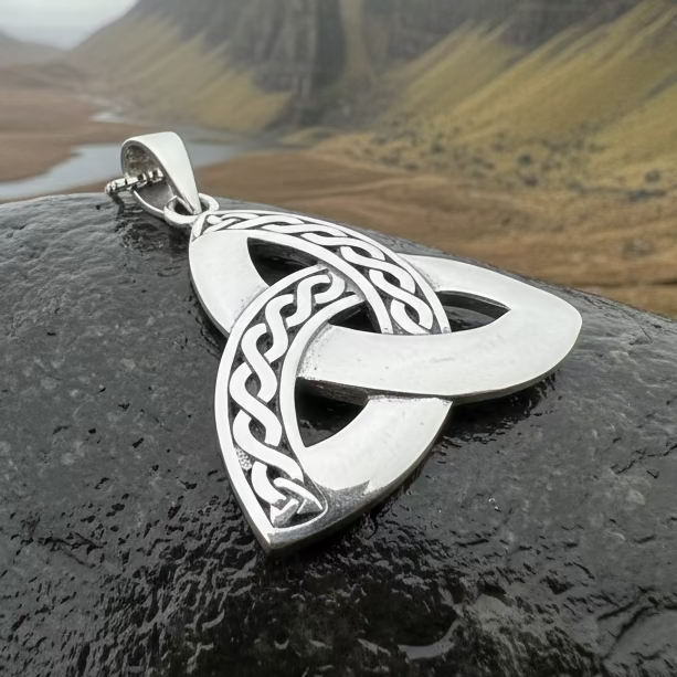 Vafara Triquetra Knot Necklace
