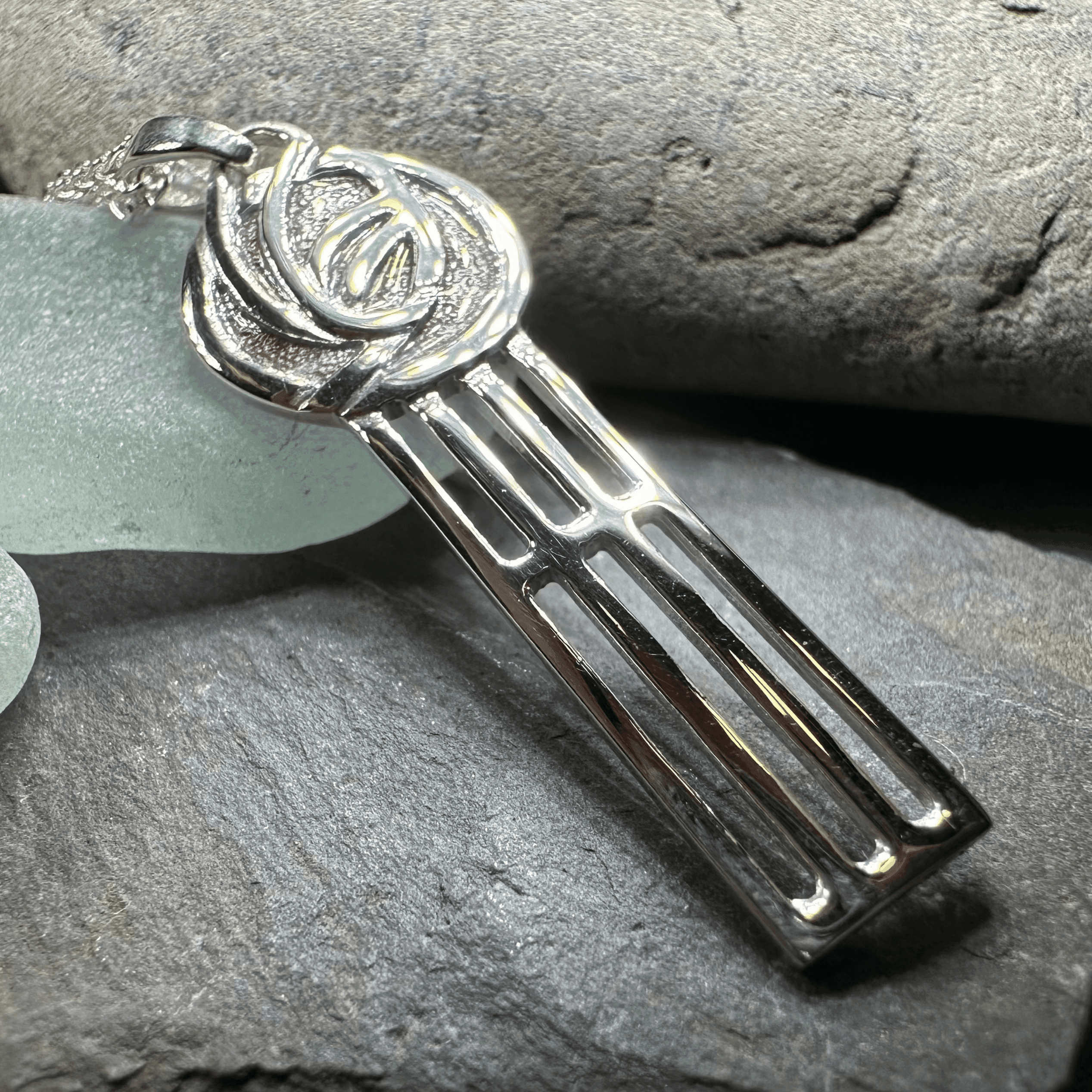 Mackintosh Beauty Rose Necklace - 18