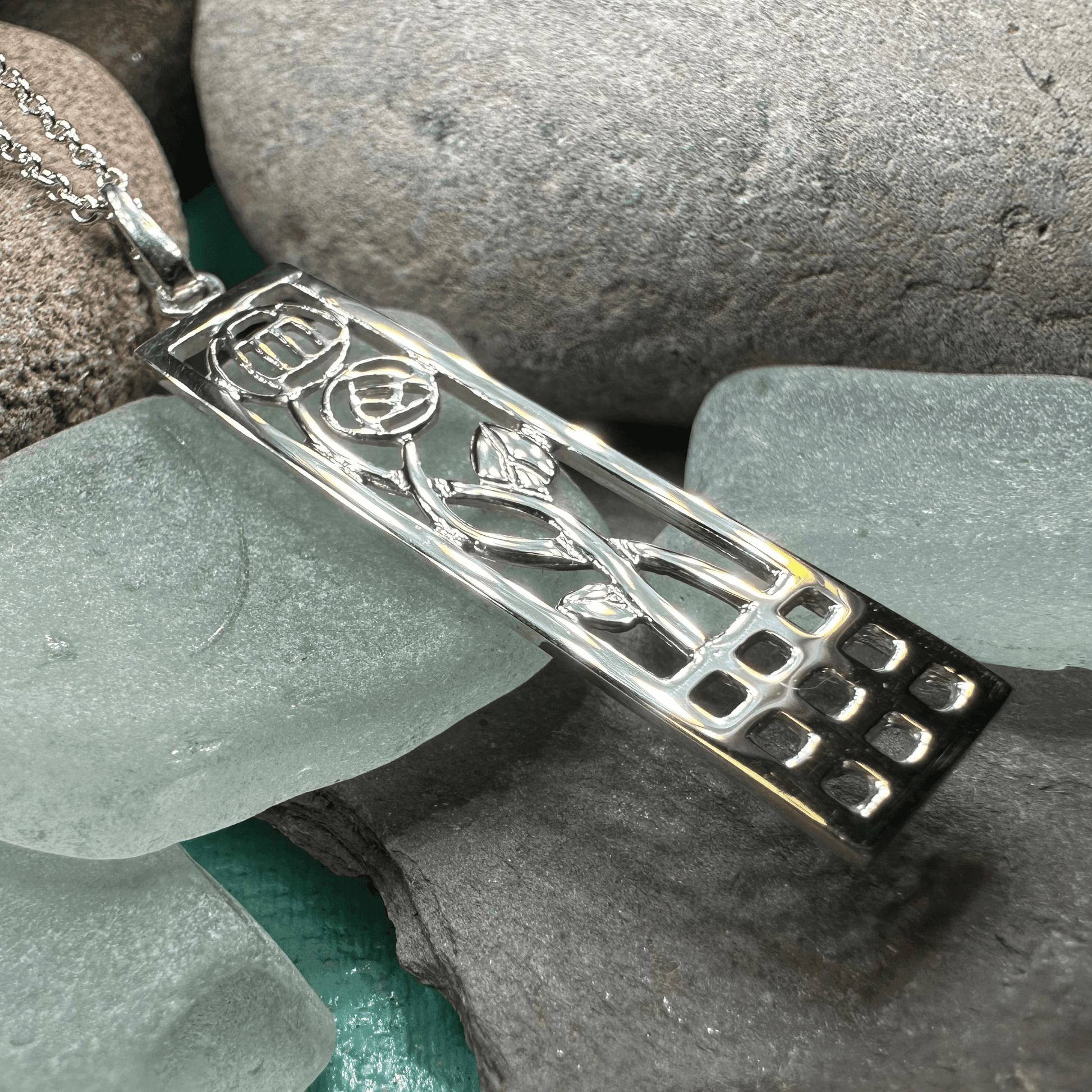 Mackintosh Two Roses Necklace - 18