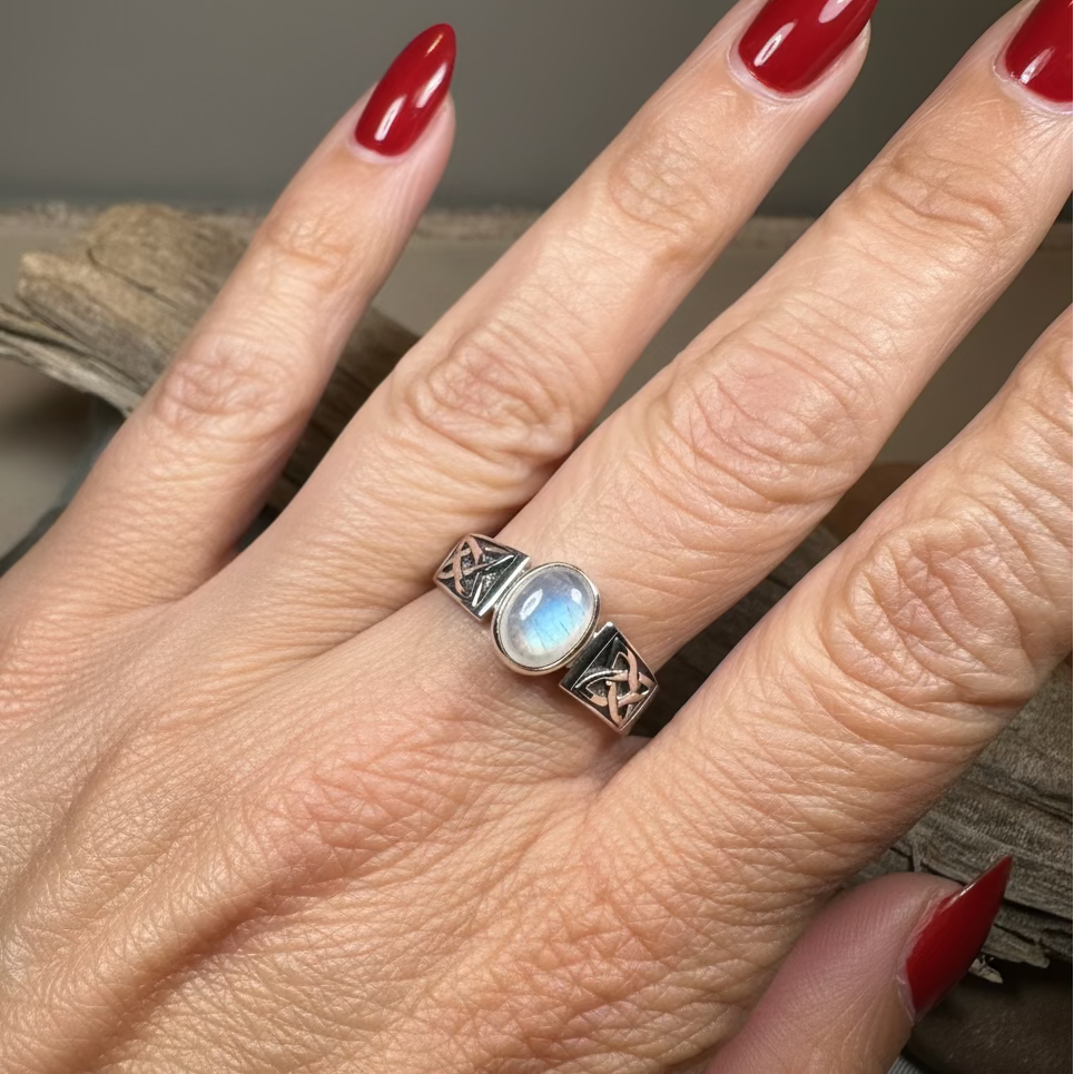 Syra Celtic Knot Ring