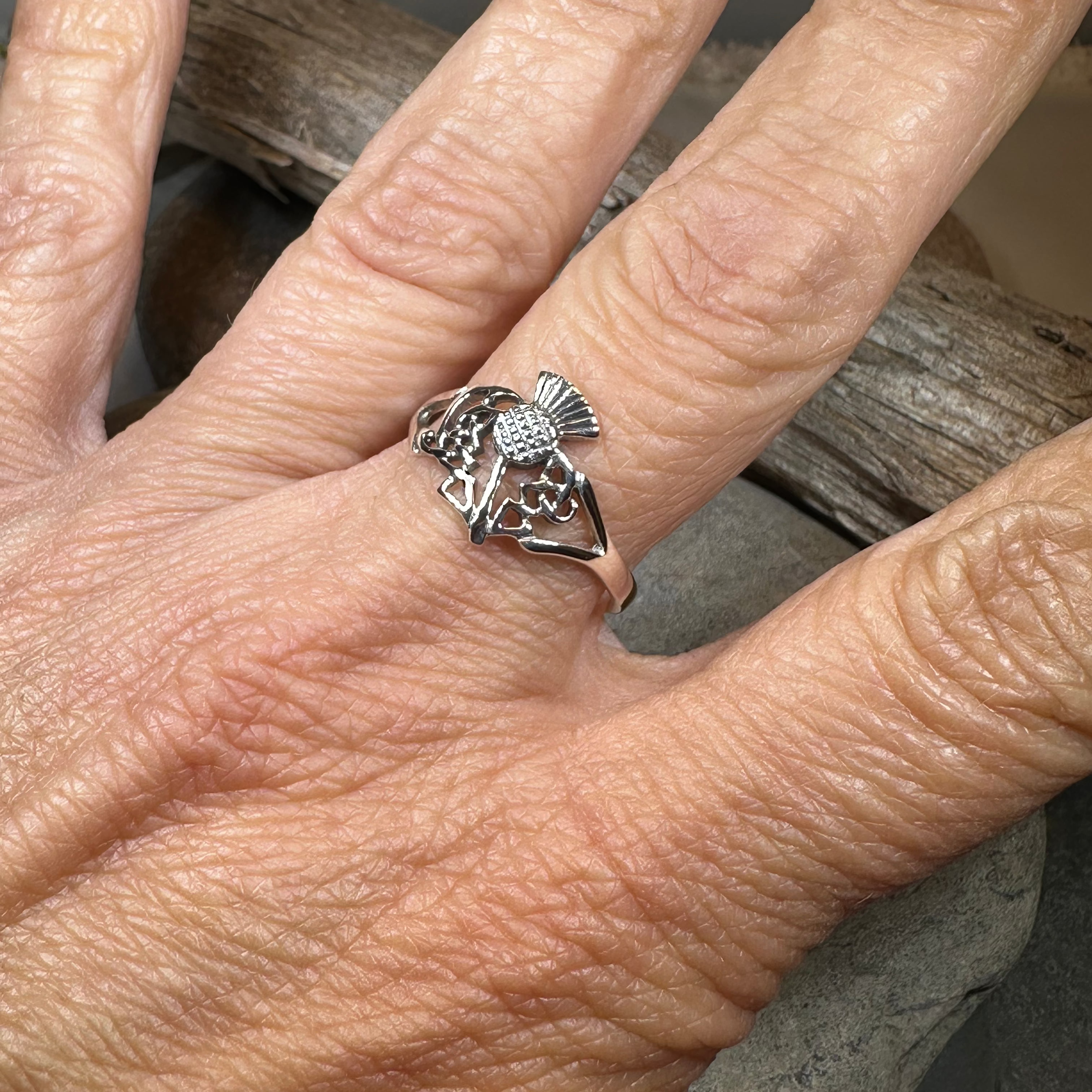 Akira Thistle Ring