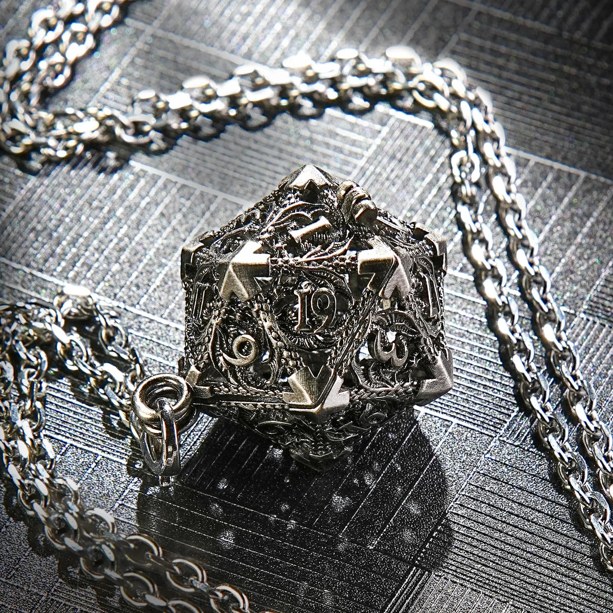 Multicolor Metal Hollow D20 Dice Necklace、Keychain + Mini DND Dice Set