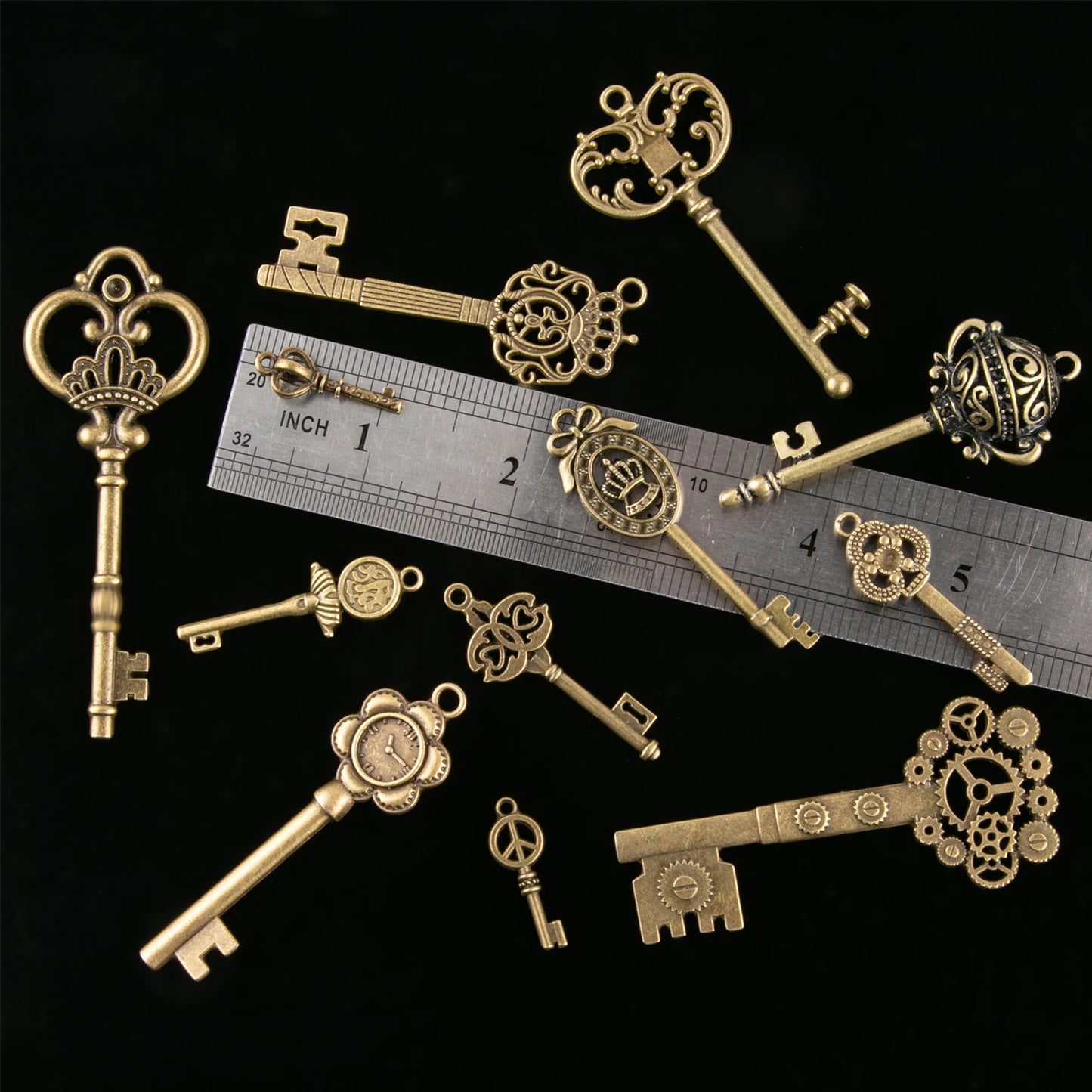 CHuangQi 12 pcs Vintage Skeleton Keys Set, Filigree Steampunk Keys, Antique Bronze Charms Pendants Different Style