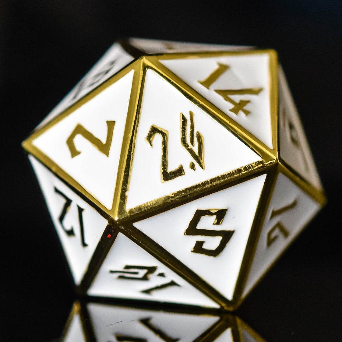 White and Gold Metal 35mm D20 - 