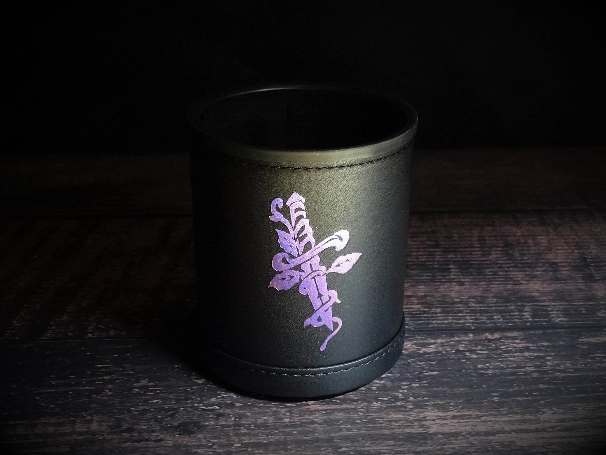 Color Shift Dice Cup - Dagger - 
