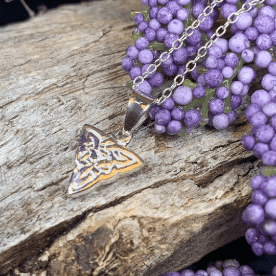 Petite Celtic Knot Necklace - 18