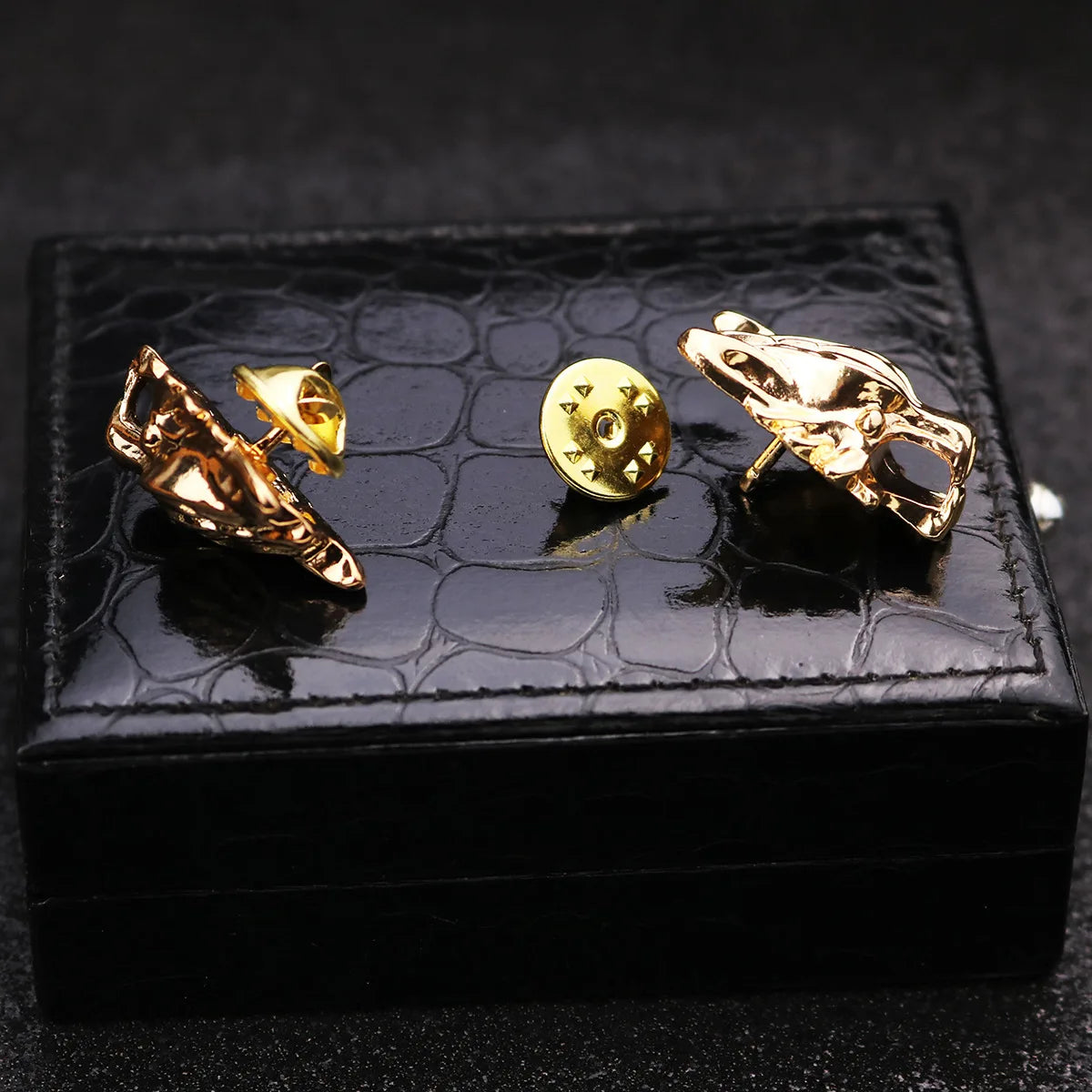 ASLSAW 1Pcs Chain Wolf Pin Brooches for Men's Suit Brooch Collar Decorated Wolf Head Shirt Accessories Tide Corsage Brooch Pins