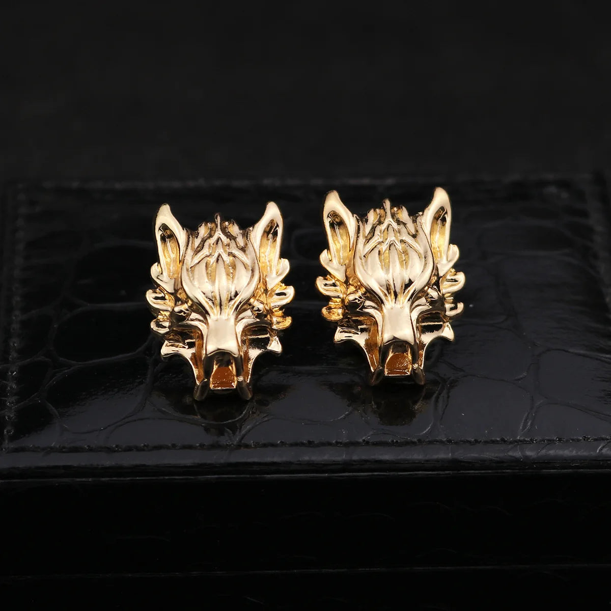 ASLSAW 1Pcs Chain Wolf Pin Brooches for Men's Suit Brooch Collar Decorated Wolf Head Shirt Accessories Tide Corsage Brooch Pins