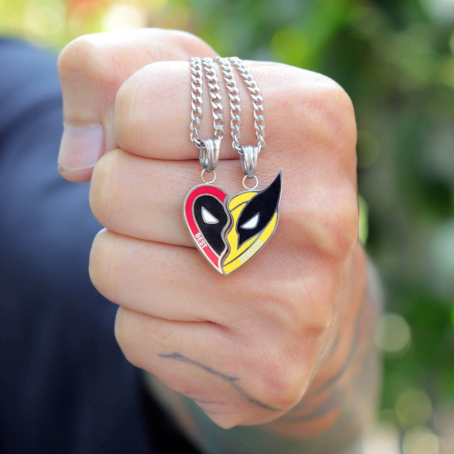 Marvel™ Deadpool & Wolverine BFF Necklace - Chrome / Set